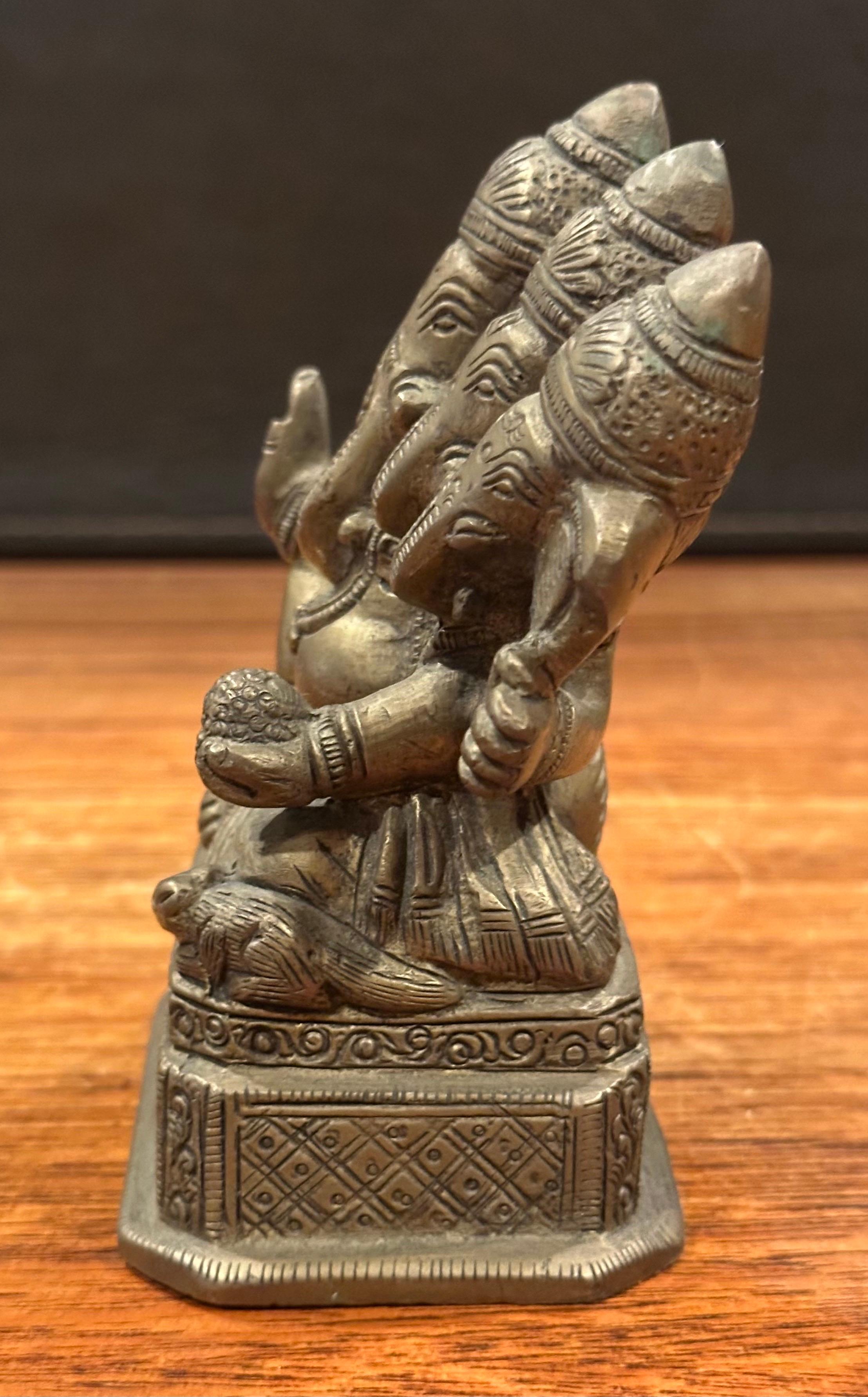 Idolo / Scultura Panchmukhi Ganesha in bronzo Hindu a cinque facce, Vintage By In condizioni buone in vendita a San Diego, CA