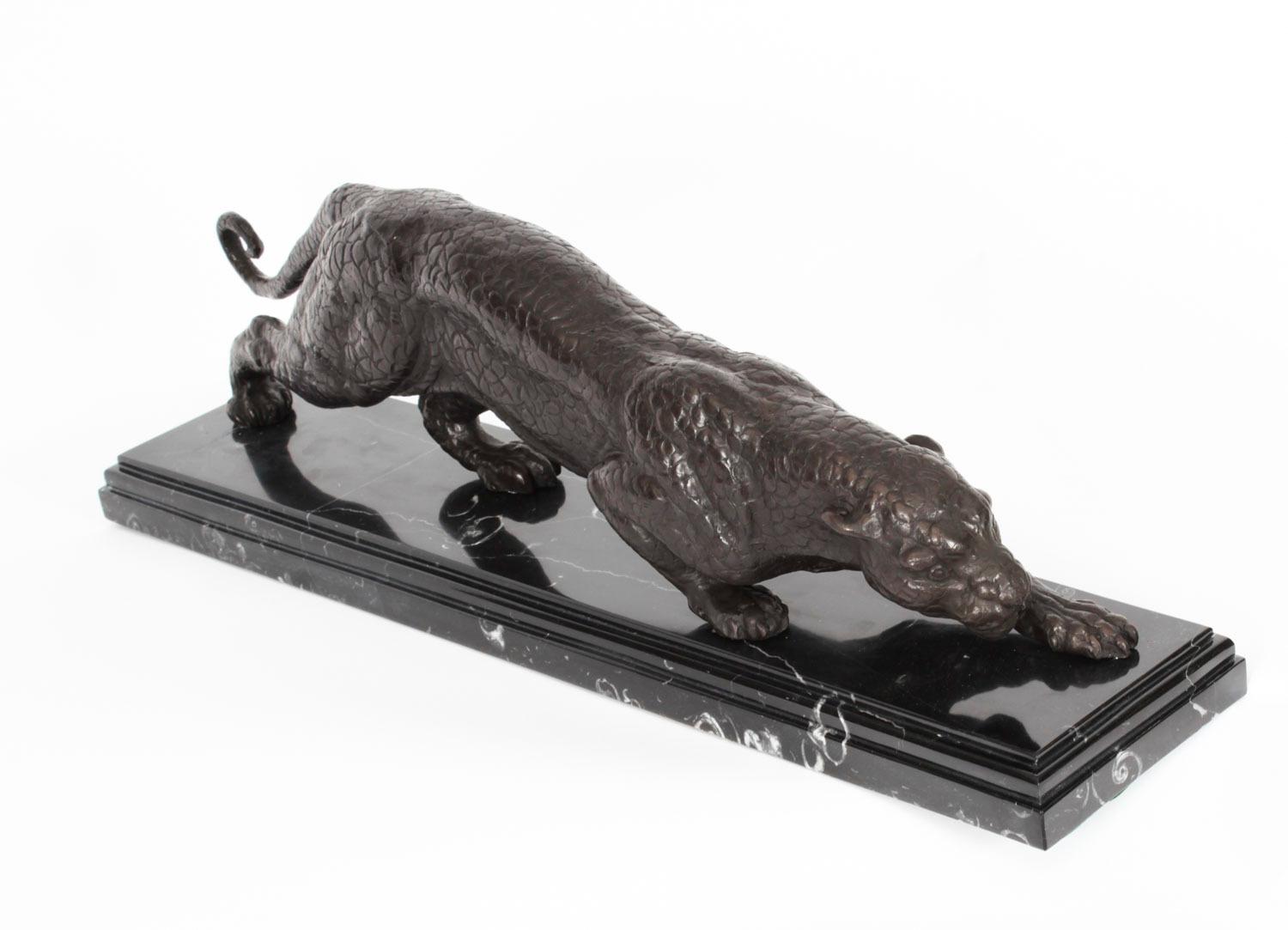 Scultura vintage di pantera in bronzo su base di marmo XX secolo in vendita 6