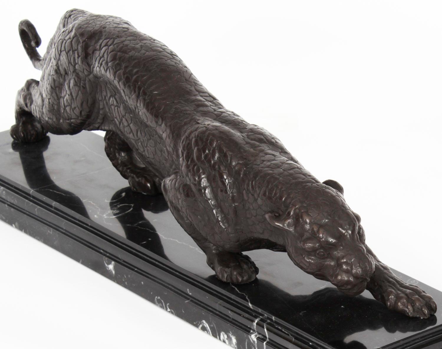 Scultura vintage di pantera in bronzo su base di marmo XX secolo in vendita 8