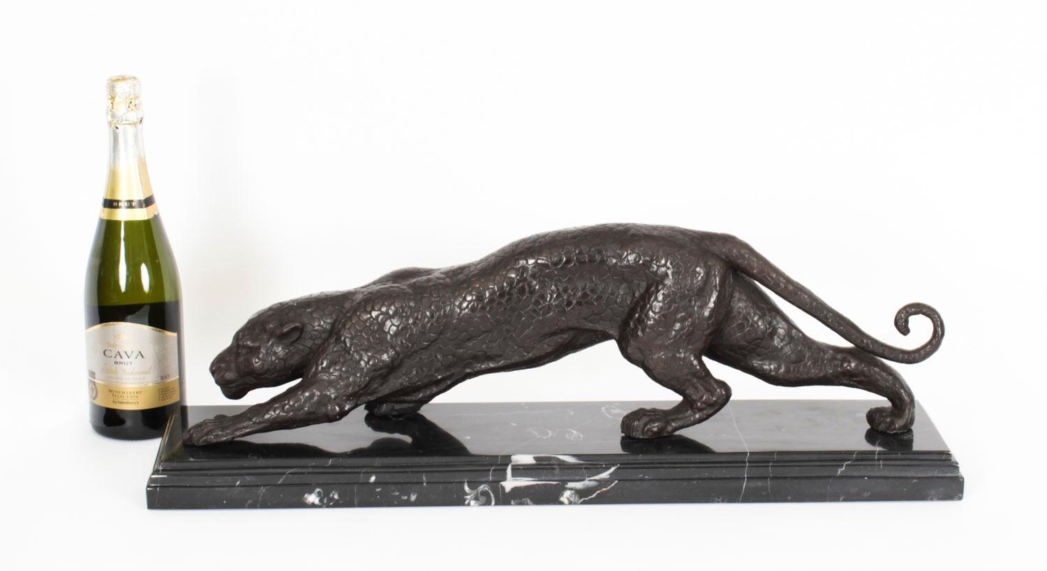 Scultura vintage di pantera in bronzo su base di marmo XX secolo in vendita 9