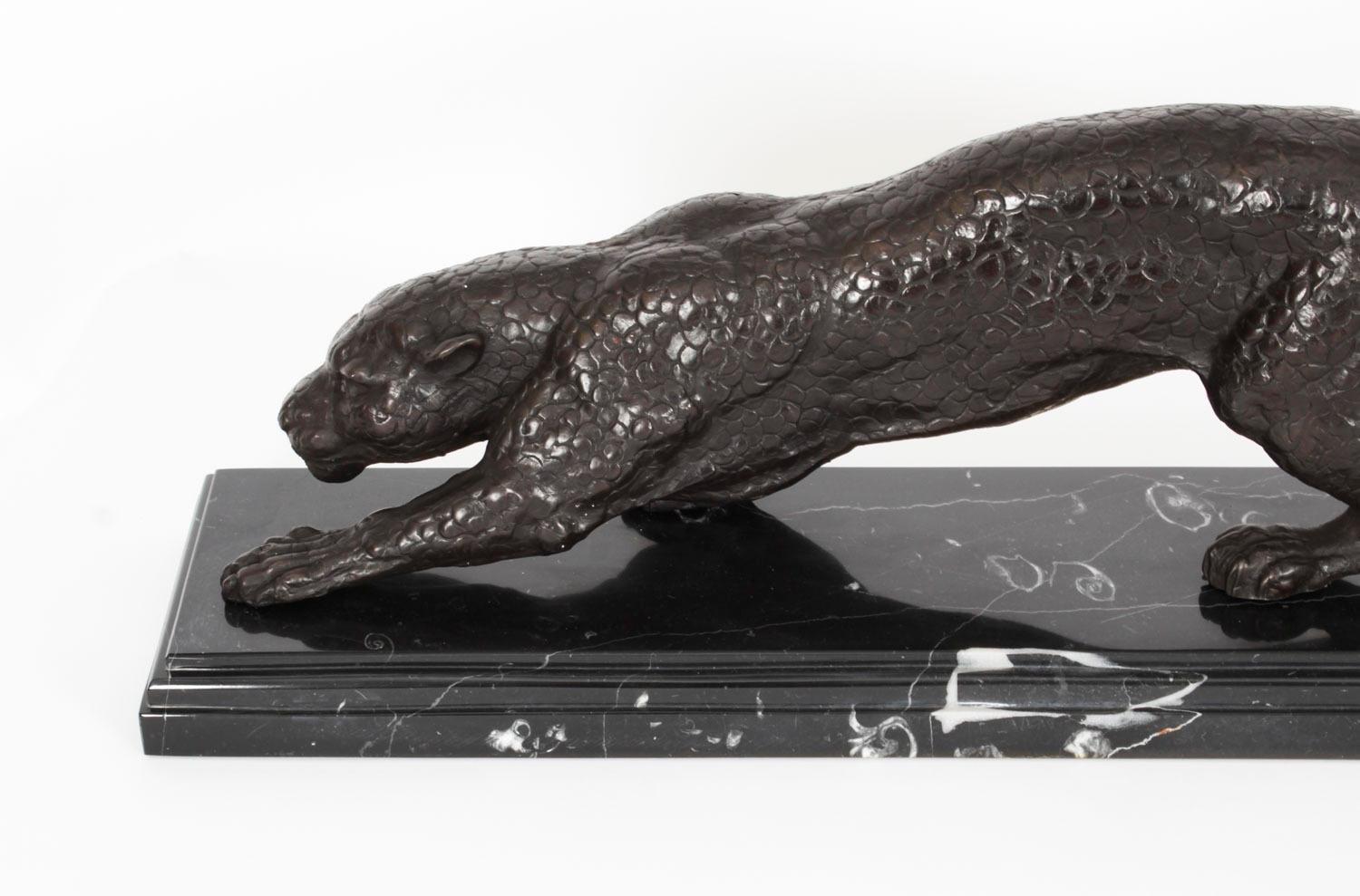 Scultura vintage di pantera in bronzo su base di marmo XX secolo In condizioni buone in vendita a London, GB