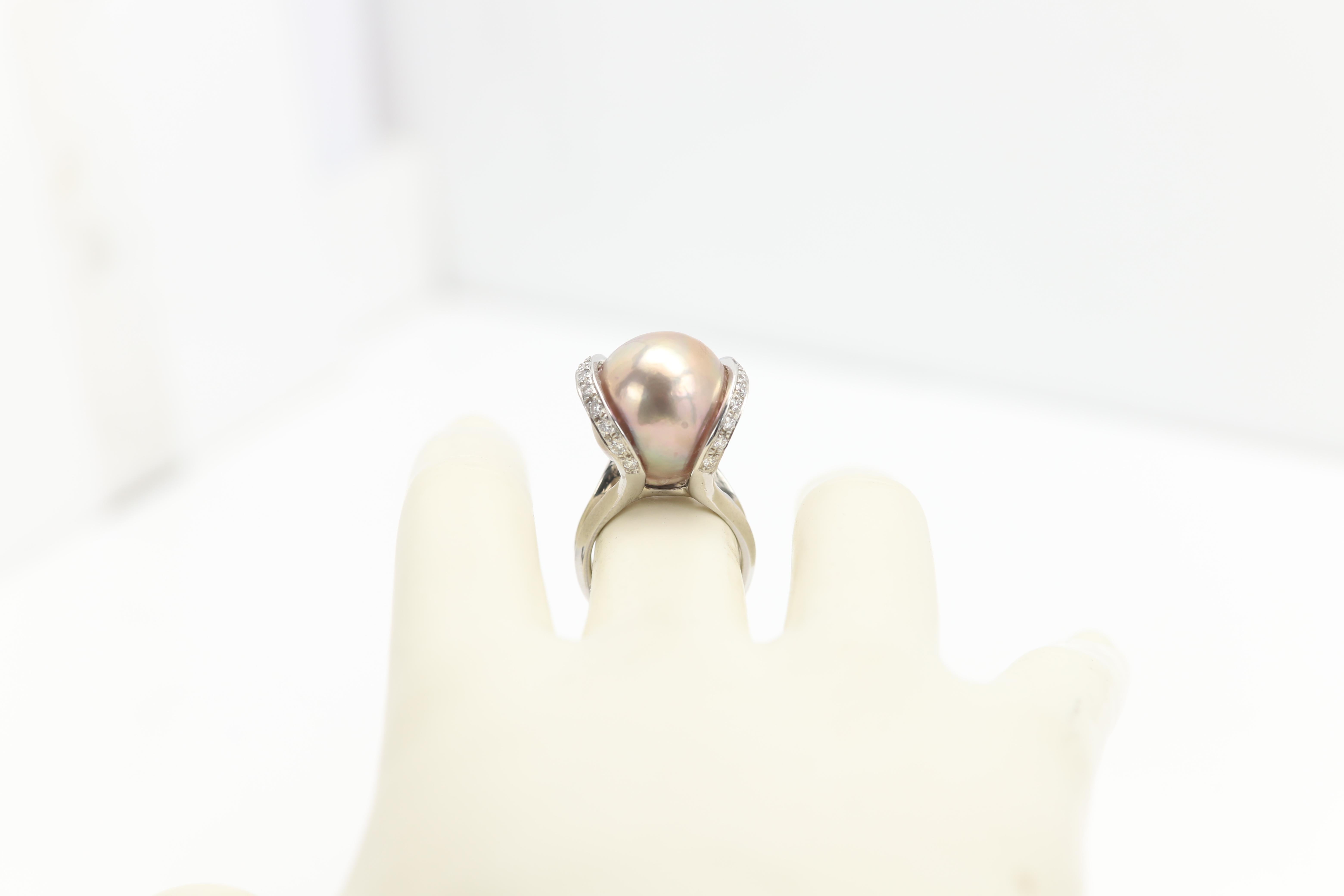 Anello di bronzo d'epoca con perle naturali del mare del Sud, solido, 14 carati e diamanti In condizioni ottime in vendita a Brooklyn, NY