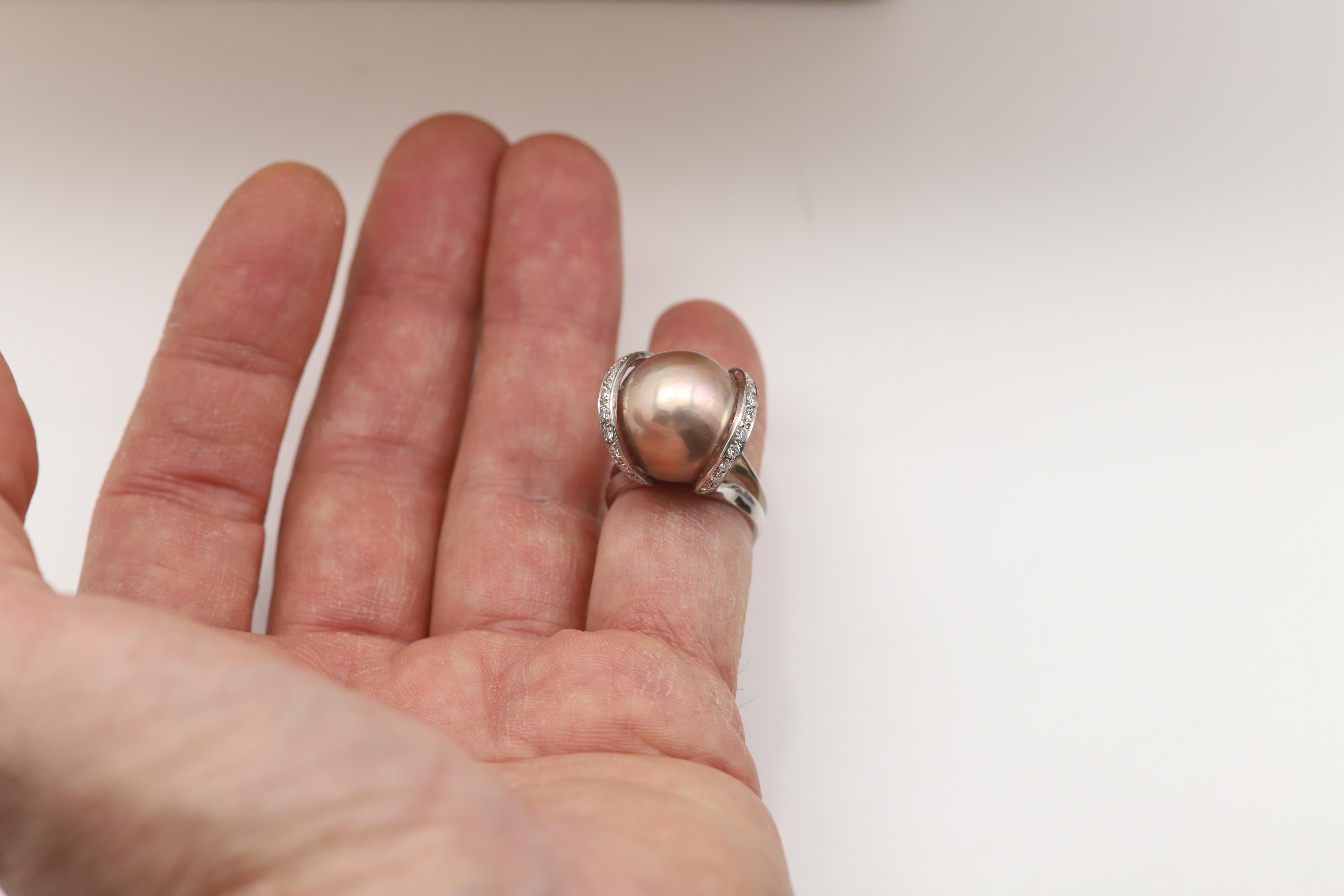 Anello di bronzo d'epoca con perle naturali del mare del Sud, solido, 14 carati e diamanti in vendita 2