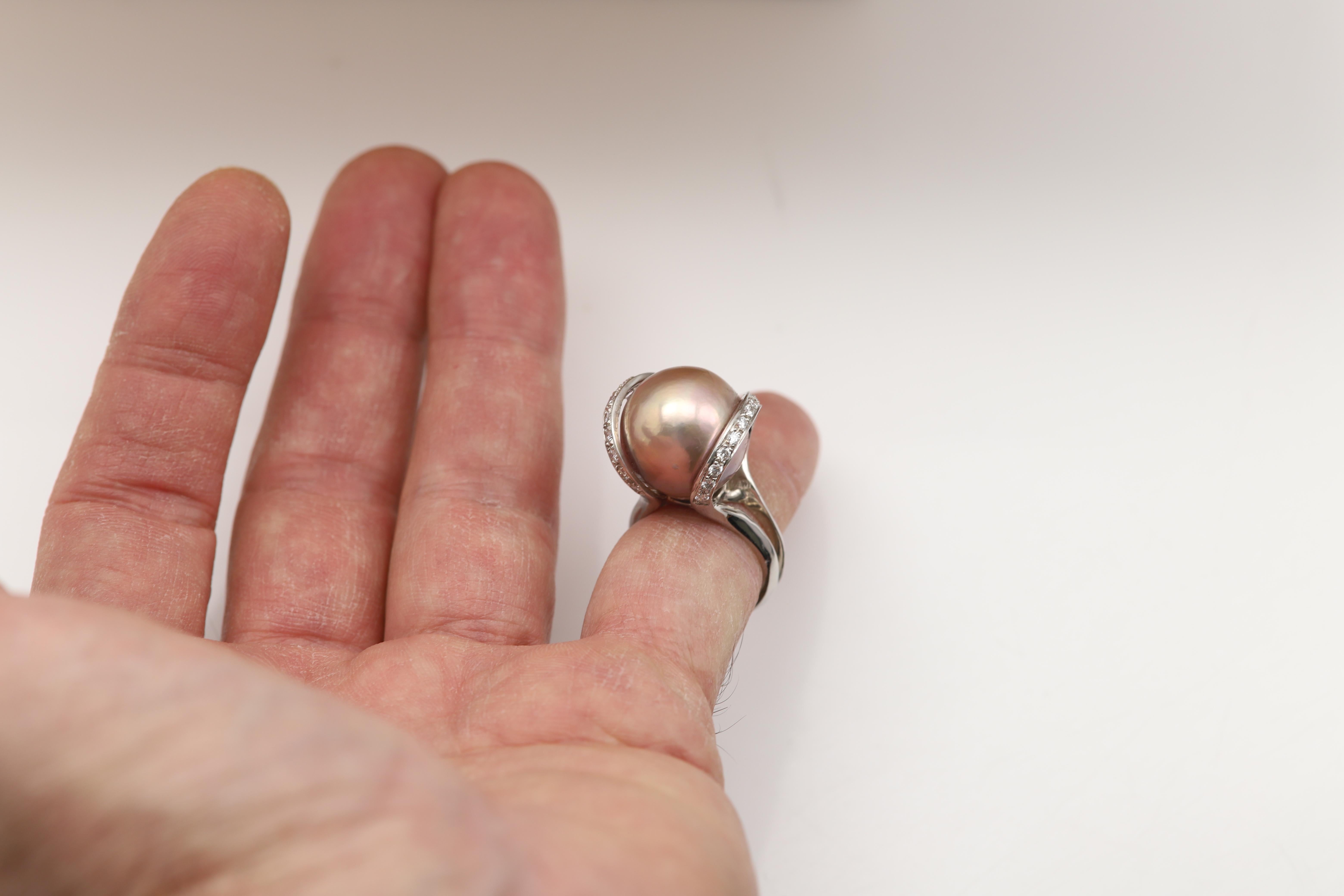 Anello di bronzo d'epoca con perle naturali del mare del Sud, solido, 14 carati e diamanti in vendita 3