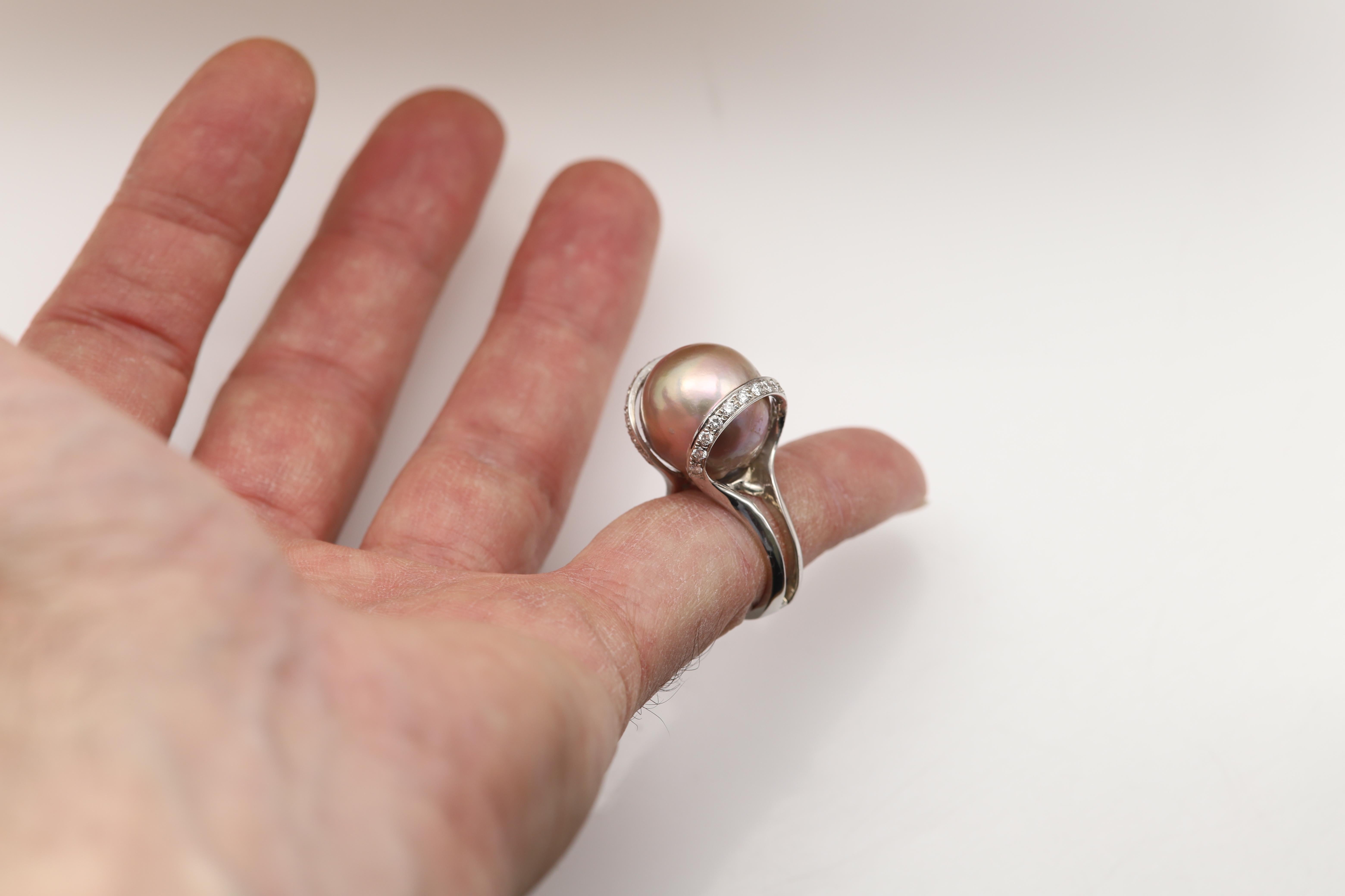 Anello di bronzo d'epoca con perle naturali del mare del Sud, solido, 14 carati e diamanti in vendita 4