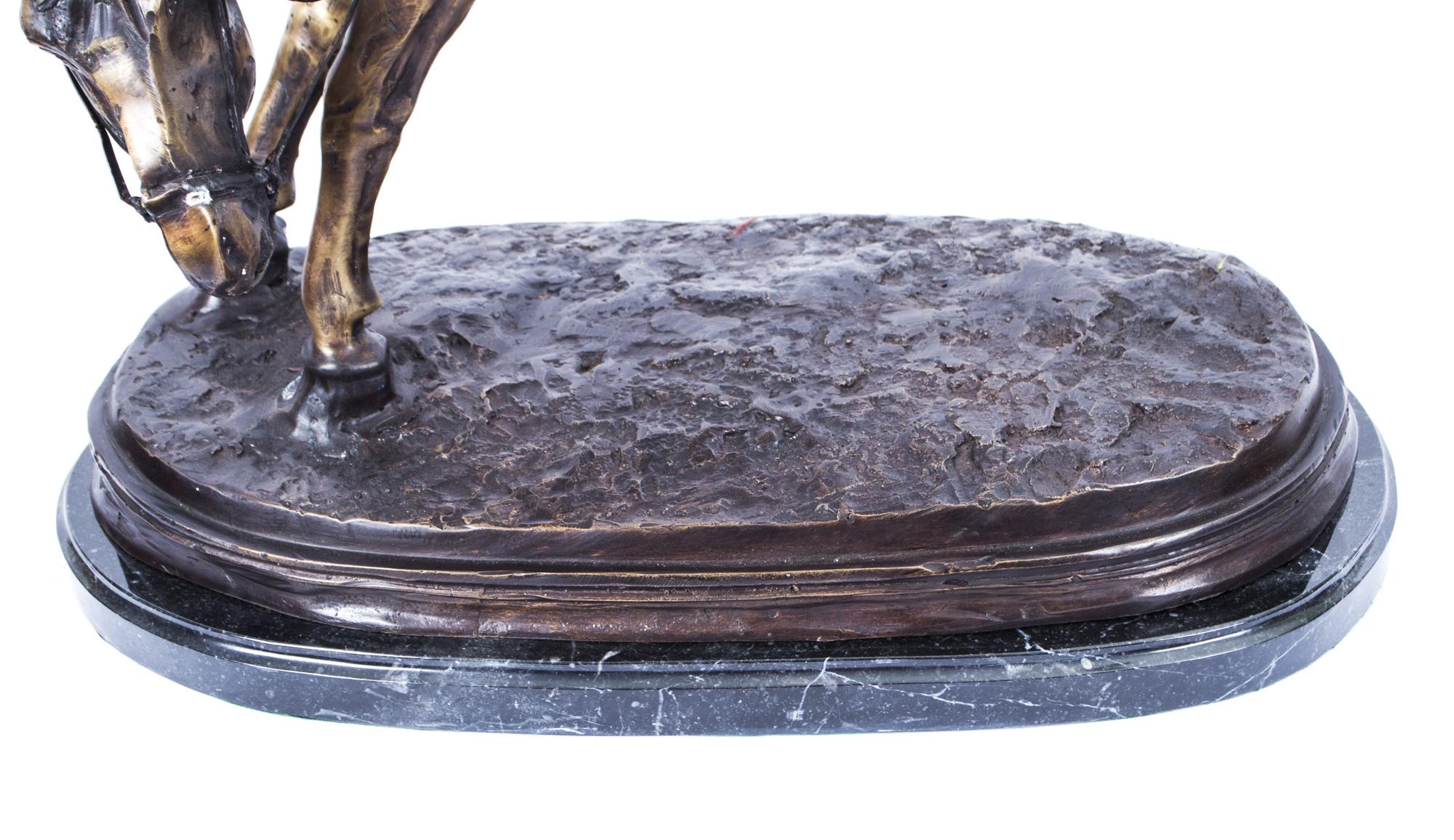 Bronze Joueur de polo vintage en bronze piqu d'un cheval, sculpture, XXe sicle en vente