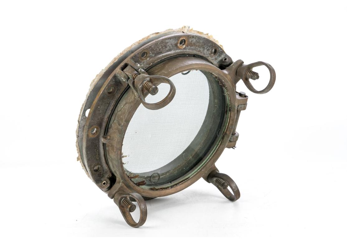Ojo de buey vintage de bronce con rejilla de malla nº 2 Industrial en venta