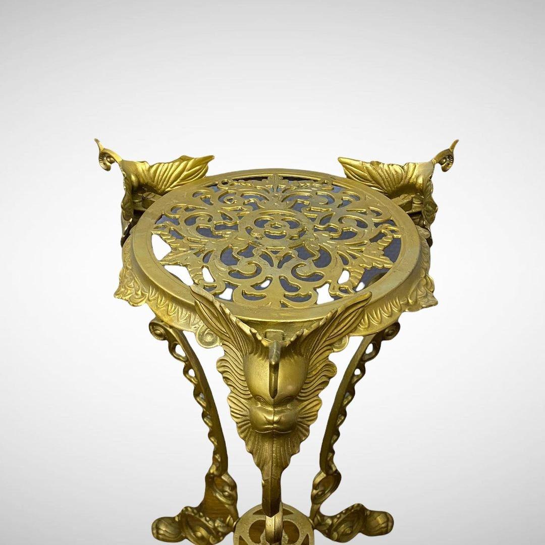 macetero de bronce antiguo