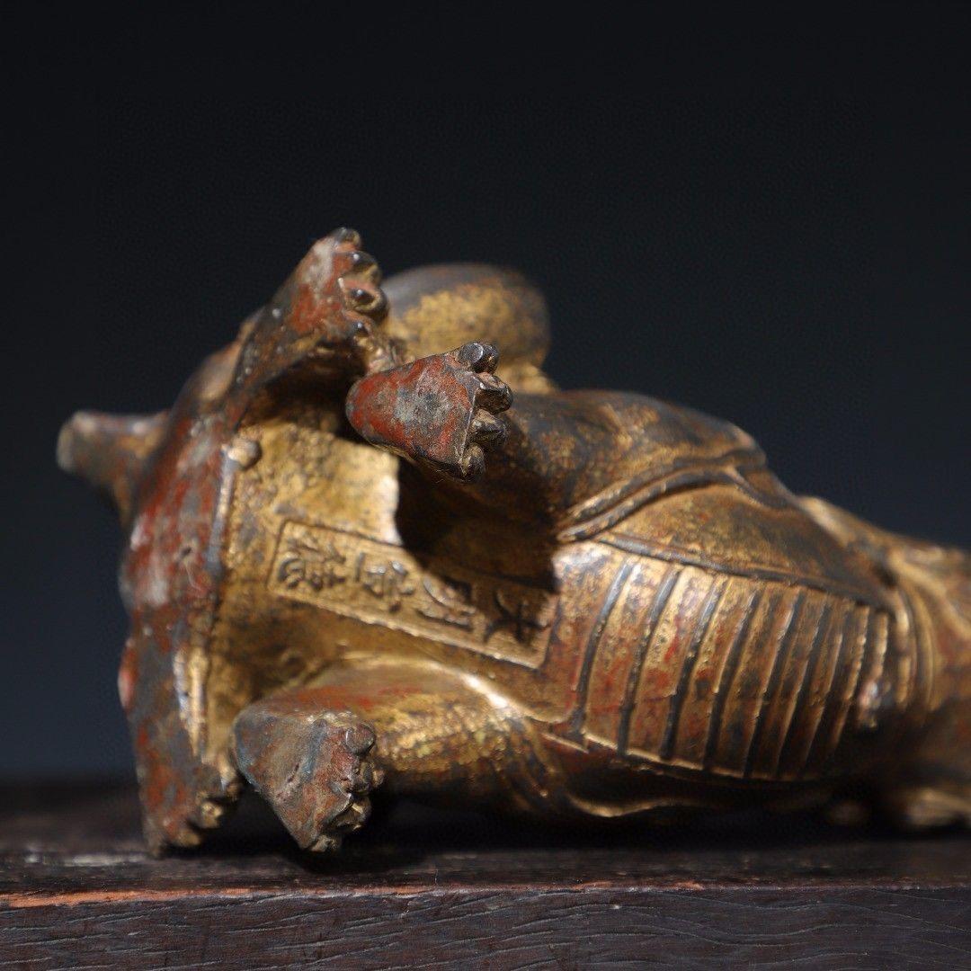 XIXe siècle Paire de statues de bêtes rugissantes en bronze vintage en vente