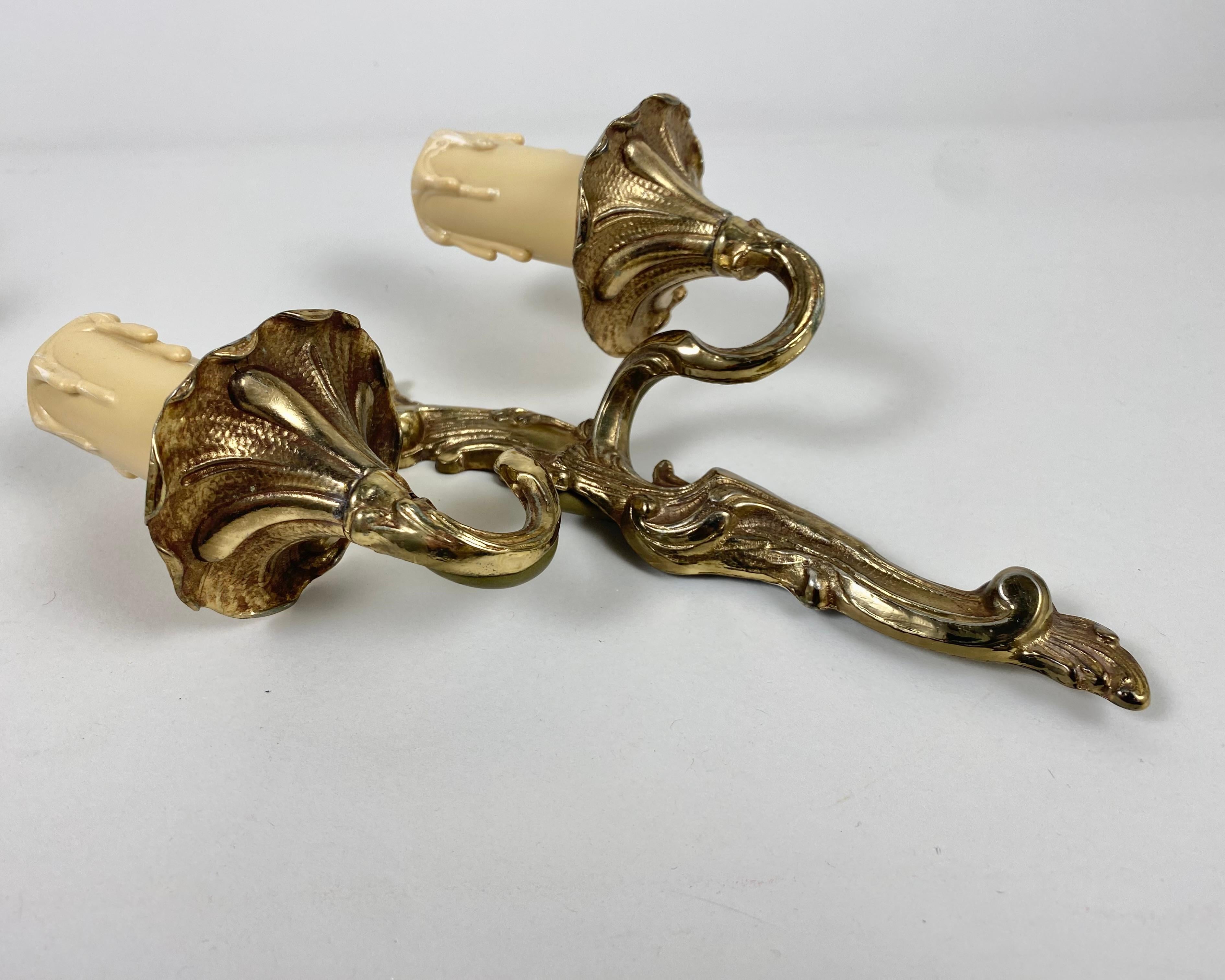 Vintage-Wandleuchter aus Bronze, 2er-Set, massiver, Belgien, 1960er Jahre (Rokoko) im Angebot
