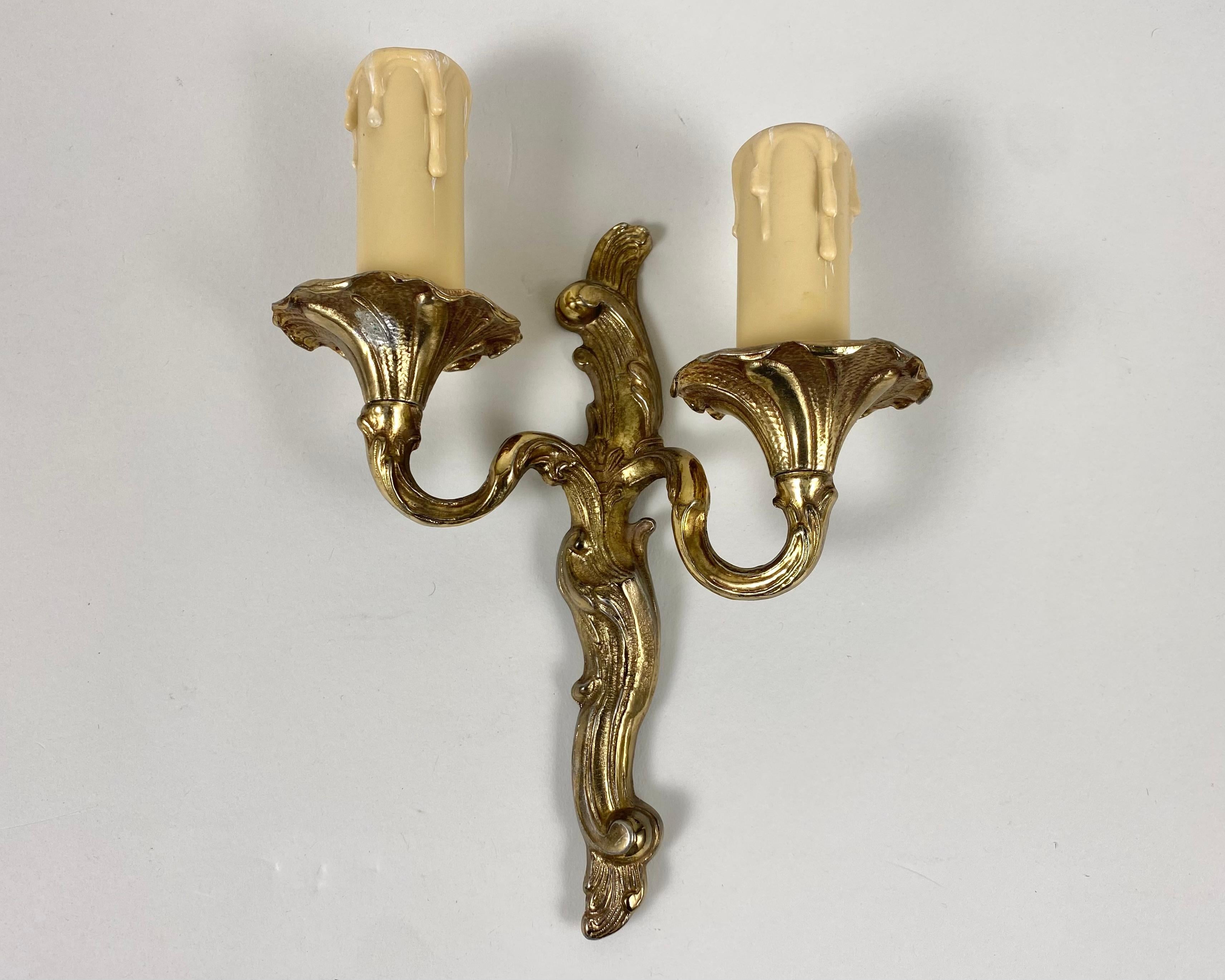 Vintage-Wandleuchter aus Bronze, 2er-Set, massiver, Belgien, 1960er Jahre (Belgisch) im Angebot