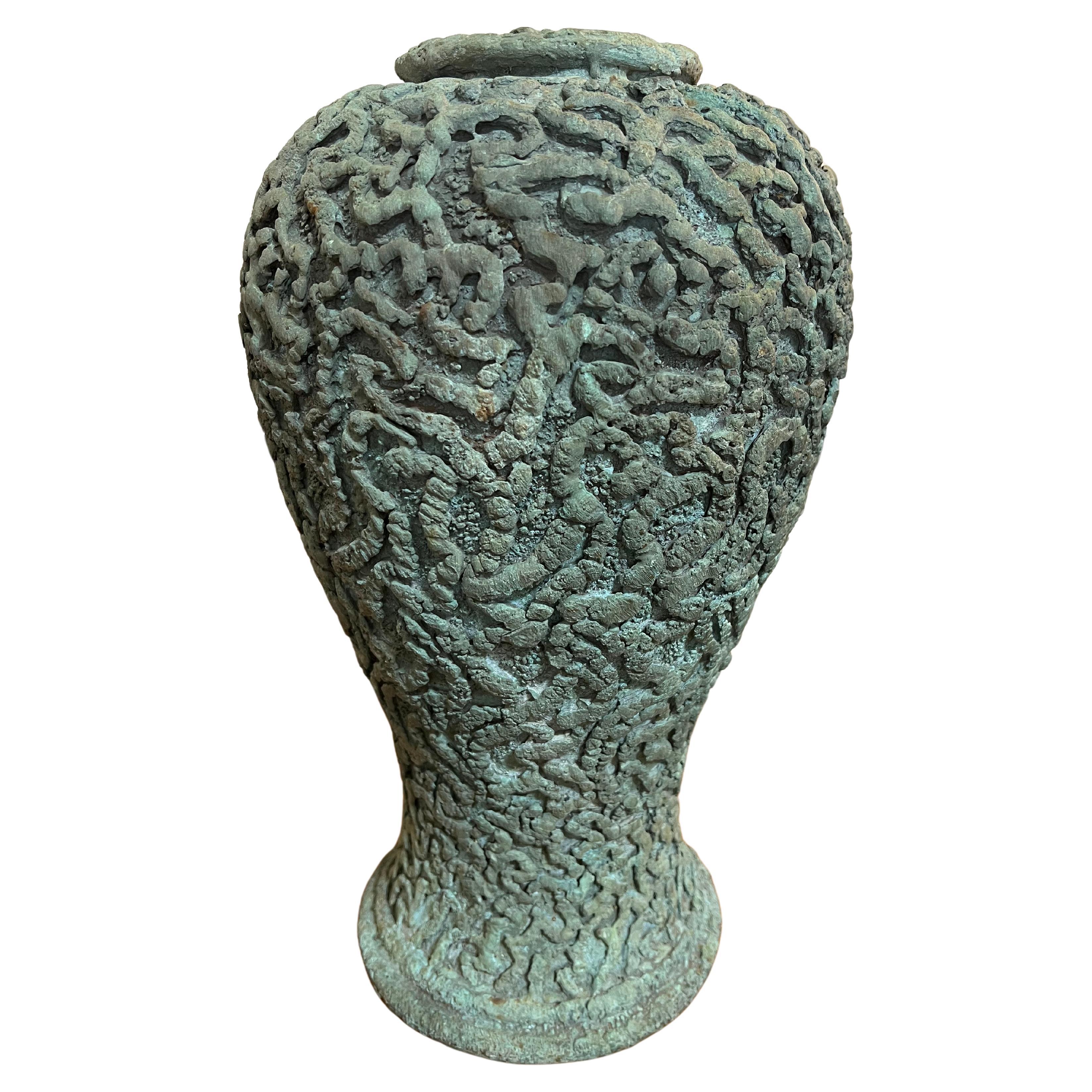 Jarrón escultórico vintage de bronce de Charles Fach