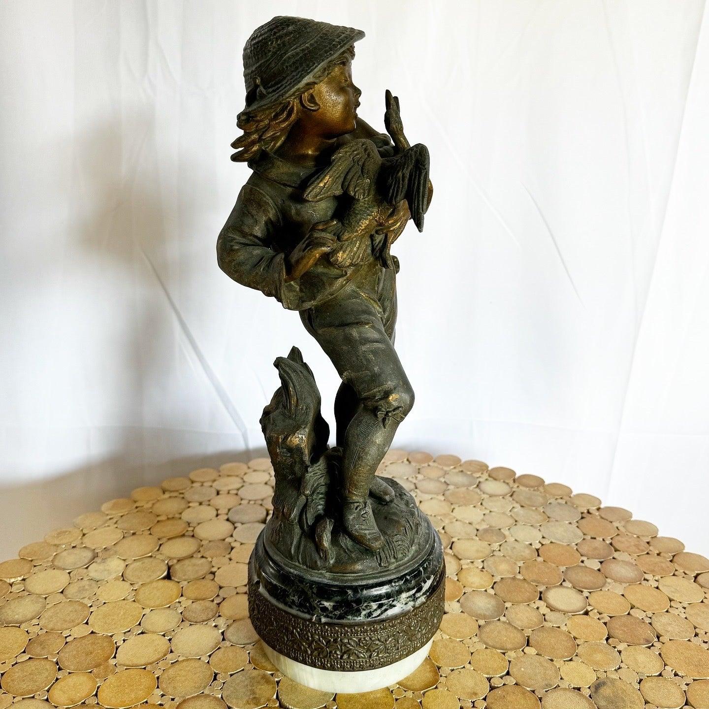 Sconosciuto Scultura in bronzo vintage di ragazzo su base di marmo in vendita
