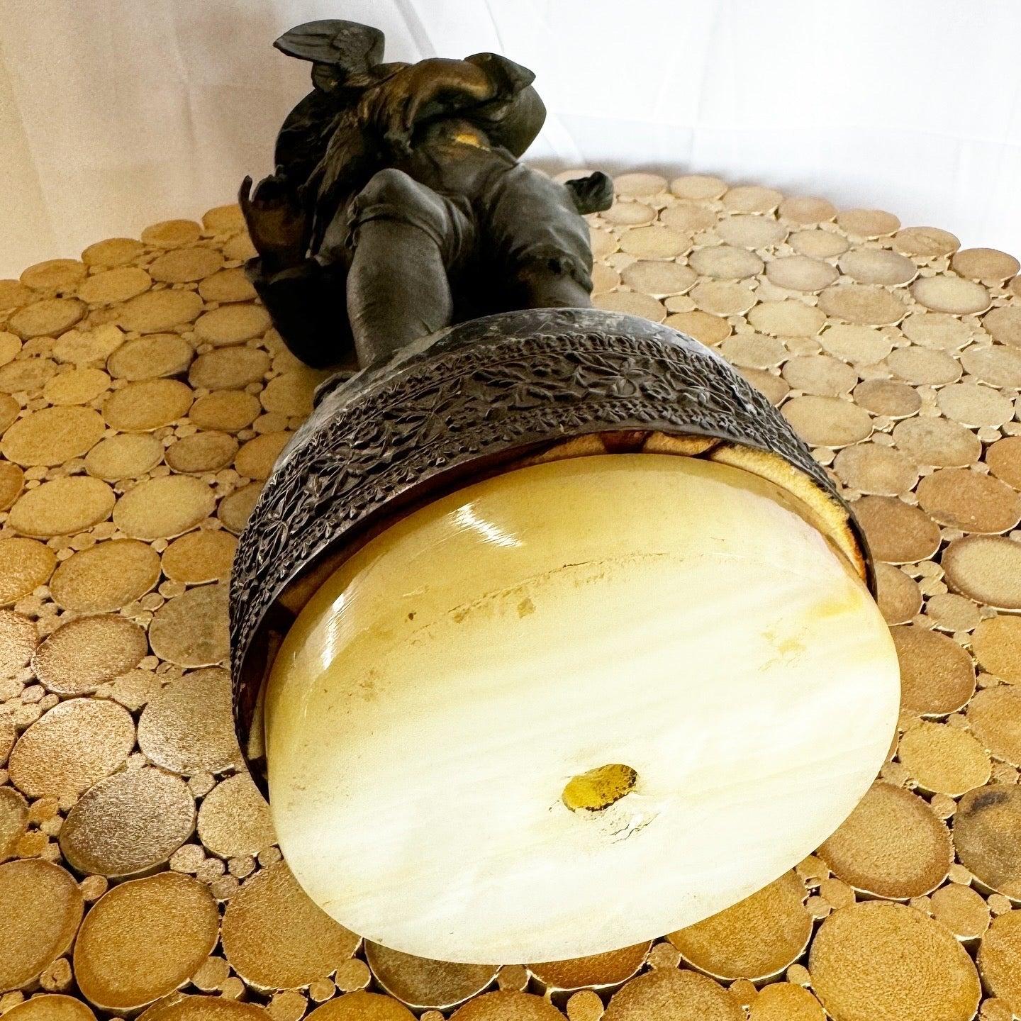 XX secolo Scultura in bronzo vintage di ragazzo su base di marmo in vendita