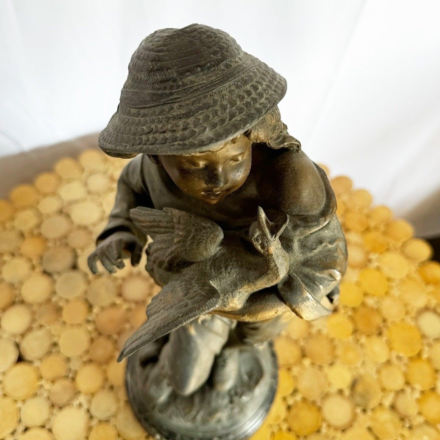 Scultura in bronzo vintage di ragazzo su base di marmo in vendita 1