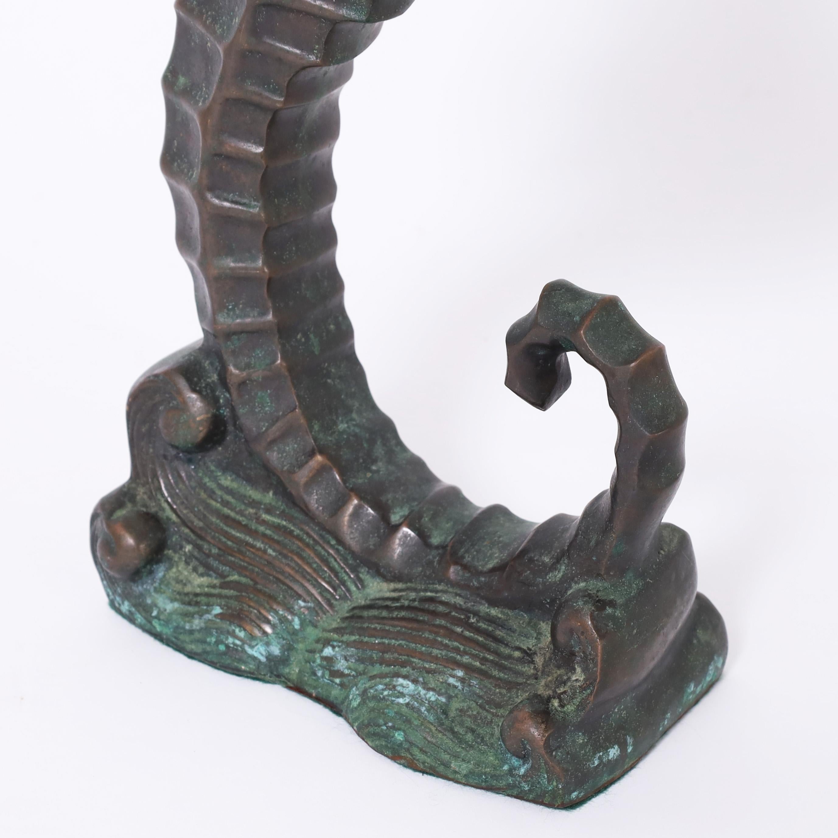 Escultura caballito de mar vintage de bronce Italiano