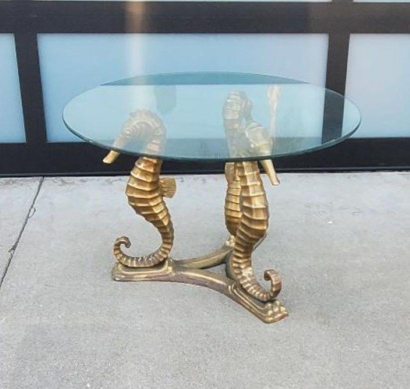 Table basse vintage en bronze sculptée d'un hippocampe avec plateau en verre d'origine. 
Photos en gros plan de l'état d'origine. 
Original Clear Round Glass Top Shows Slight Use But No Chips No Cracks No Kidding :

Vintage Solid Bronze Sculpture Of