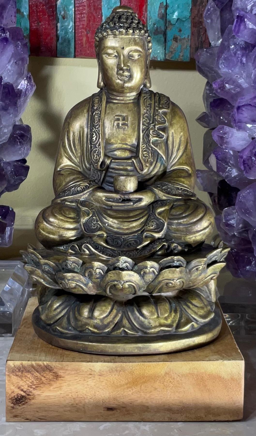 Exceptional bronze buddha with intriguing facial expression
Beautiful patina, mounted on a solid wood base.
Great object of art for display.
Size of sculpture only is: 10” high x 6”.5 wide x 5”.5 deep.