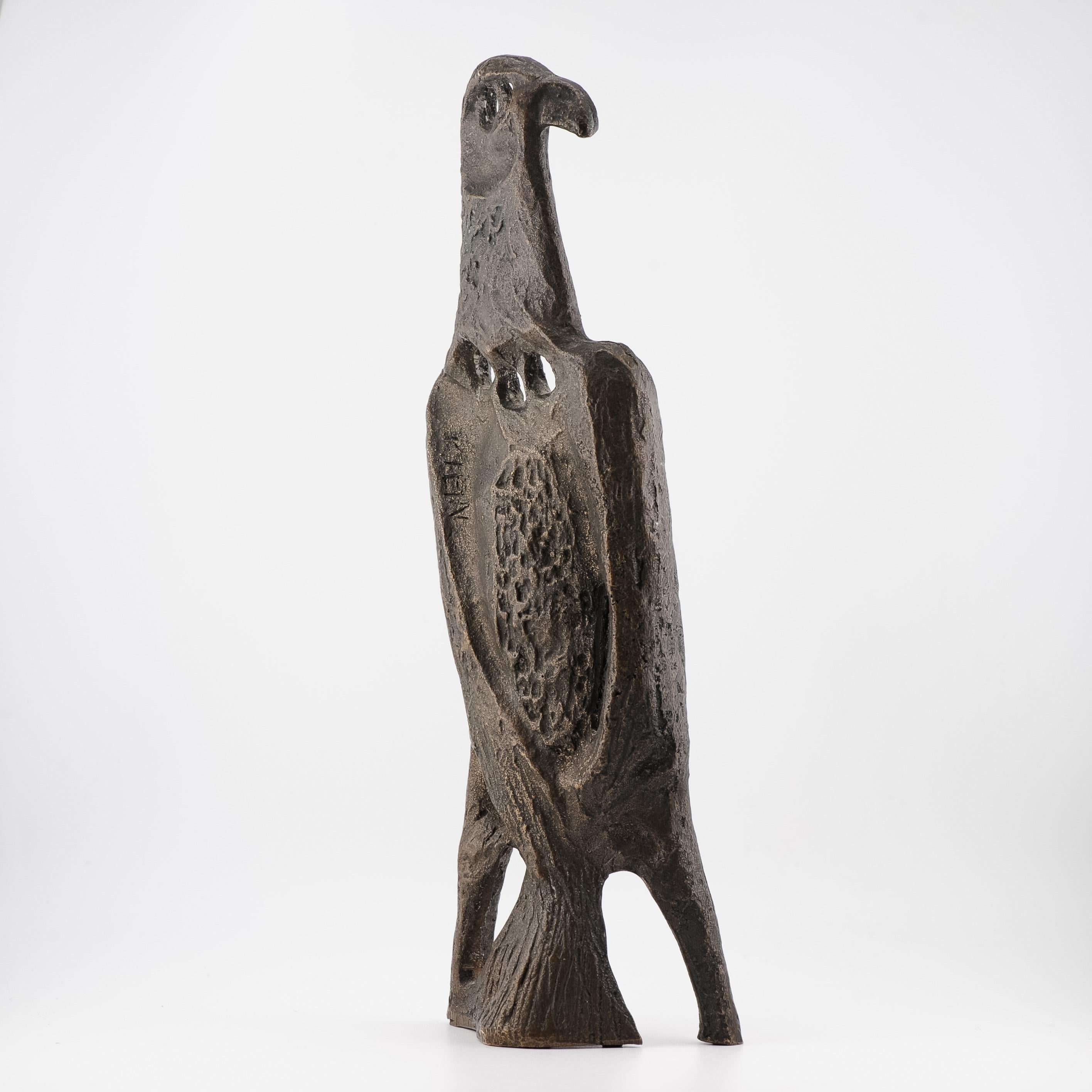 Vintage Bronze Statue of a Stylized Falcon / Bird. Dutch Design 1950's In Excellent Condition For Sale In Amsterdam, Noord Holland