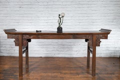 Lampe de bureau vintage en bronze représentant une jeune fille tenant une grande sphère de verre sur une base