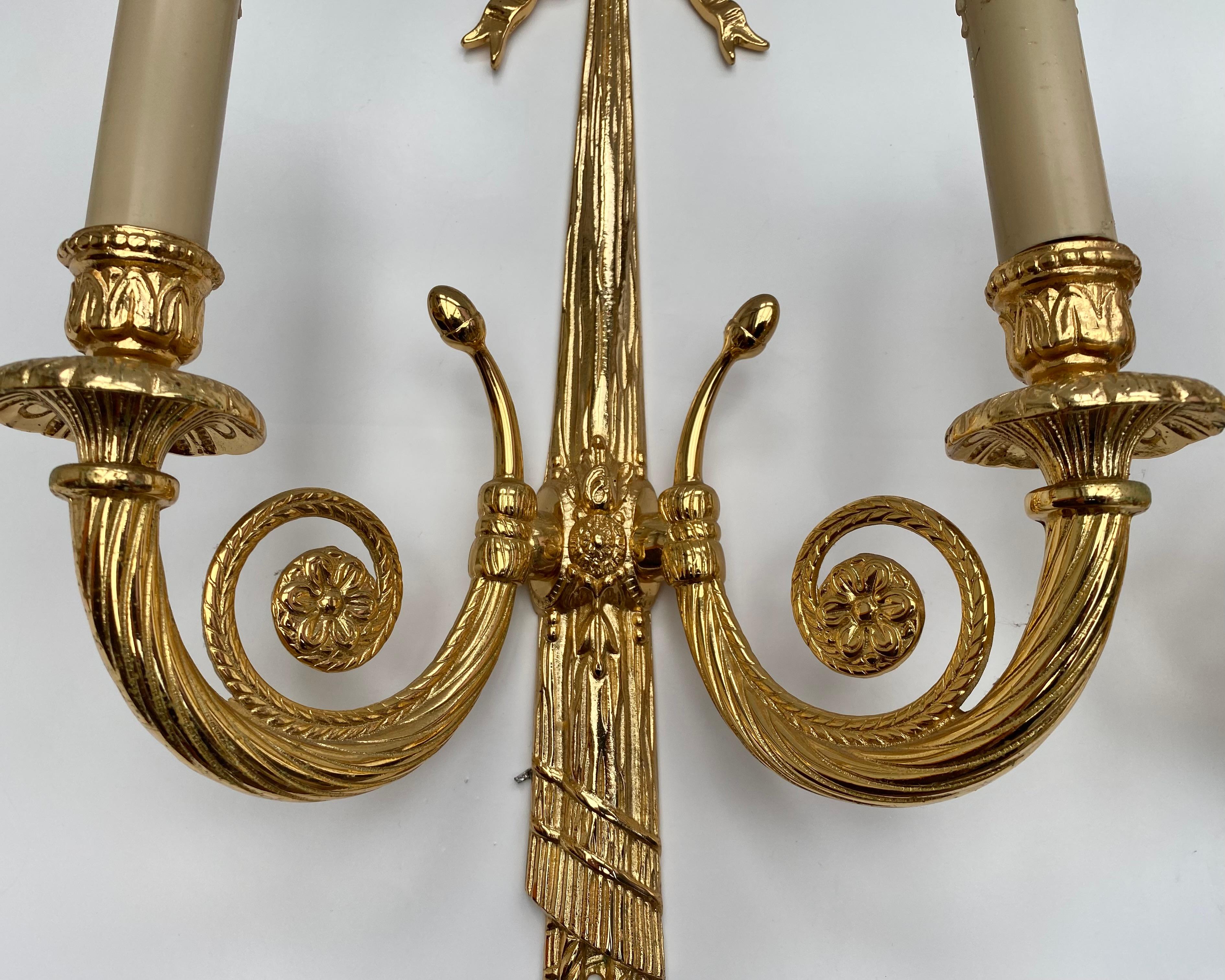 Luigi XIV Applique in bronzo d'epoca in stile Luigi XVI, massiccio Belgio, bronzo dorato in vendita