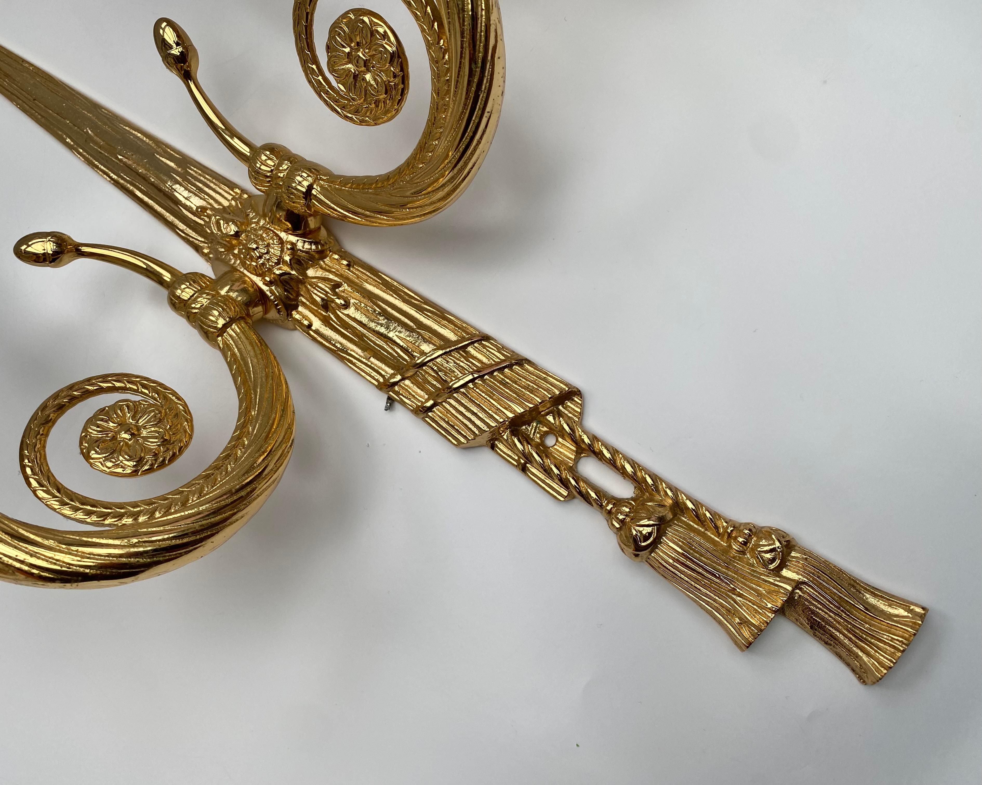 Belga Applique in bronzo d'epoca in stile Luigi XVI, massiccio Belgio, bronzo dorato in vendita