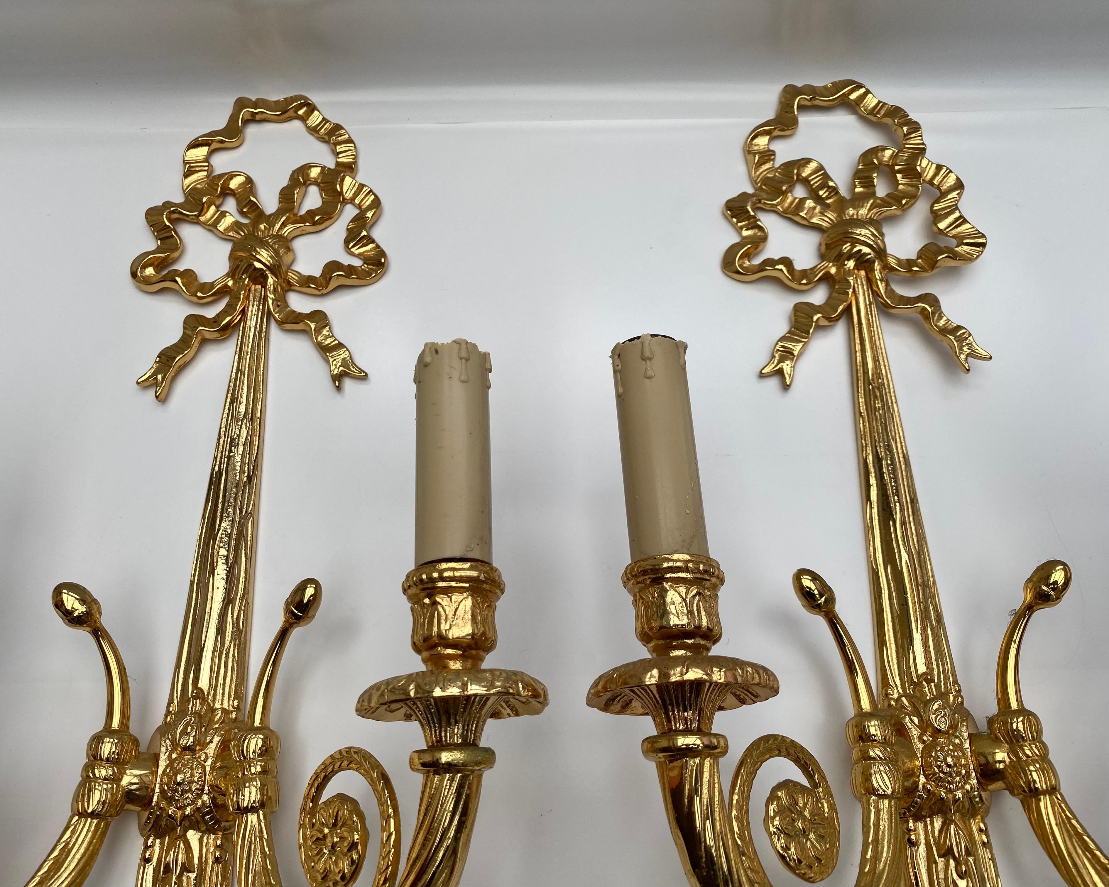 Applique in bronzo d'epoca in stile Luigi XVI, massiccio Belgio, bronzo dorato In condizioni ottime in vendita a Bastogne, BE