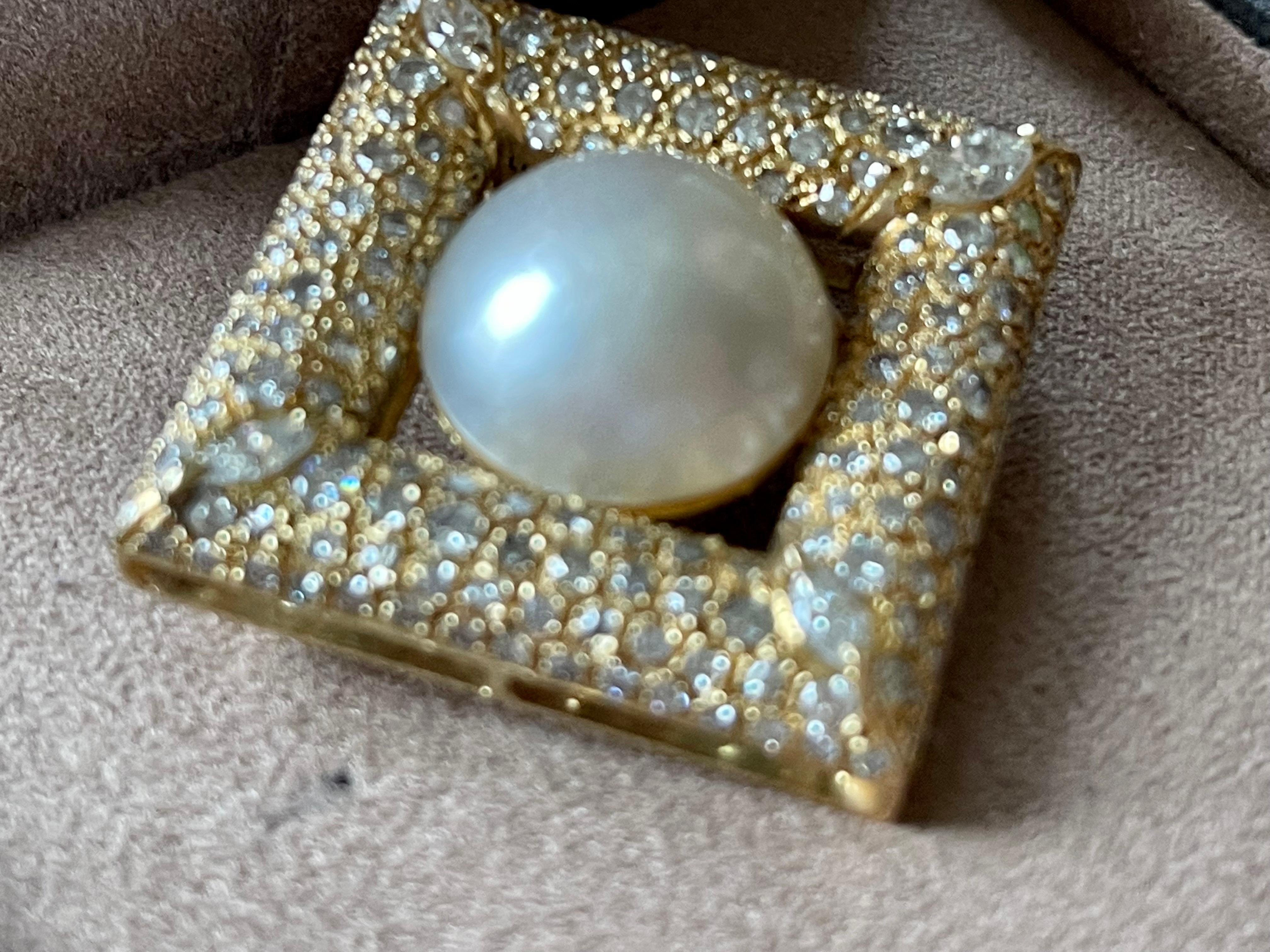 Women's or Men's Vintage Brooch 18 K Yellow Gold Diamonds Mabe Pearl For Sale