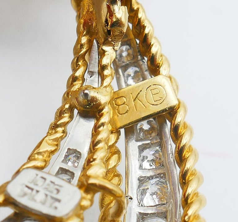 Vintage Brooch 18k Gold Diamond Flower Pin Estate Jewelry For Sale 1