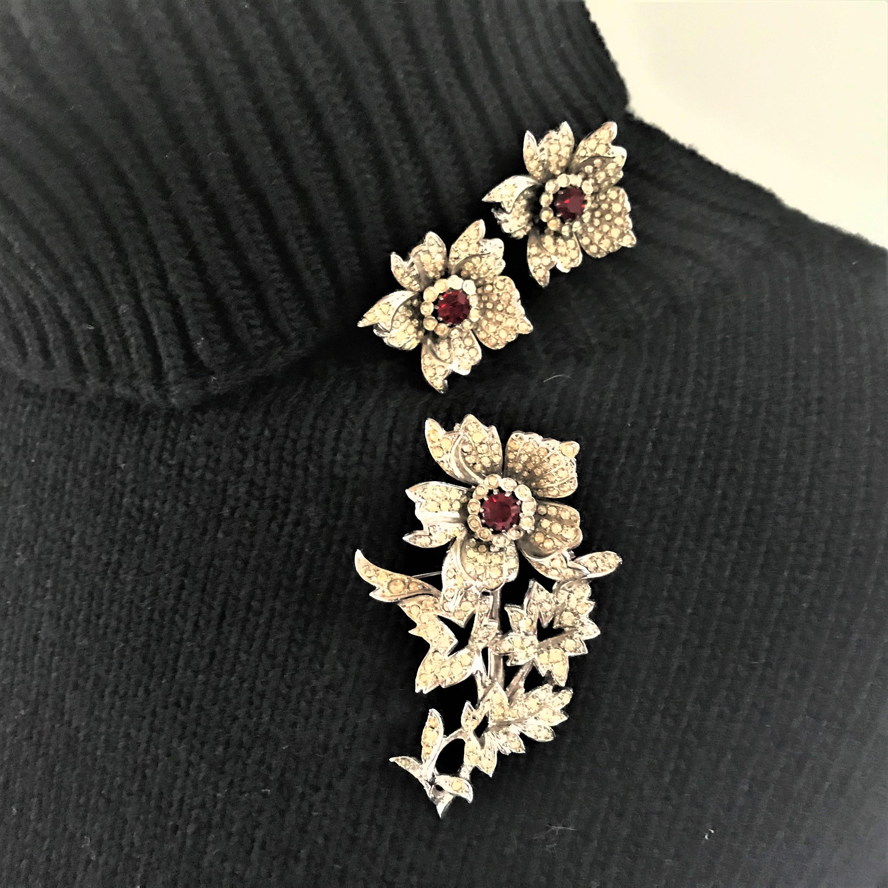 Women's Vintage Brooch and matching ear clips set rhodium and rhinestones 1940s USA  For Sale