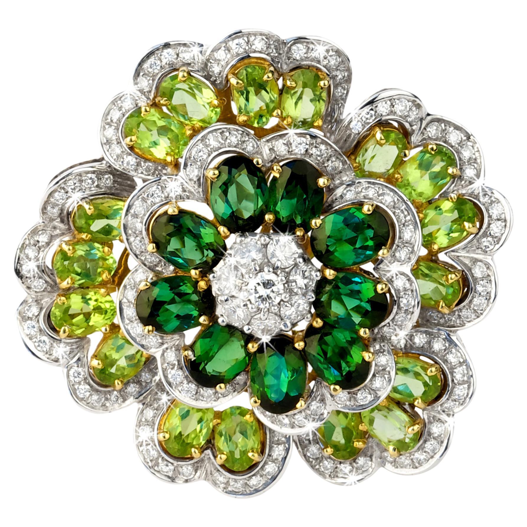 Vintage Brooch from ANGELETTI PRIVATE COLLECTION Gold with Peridot Green Tourmal For Sale