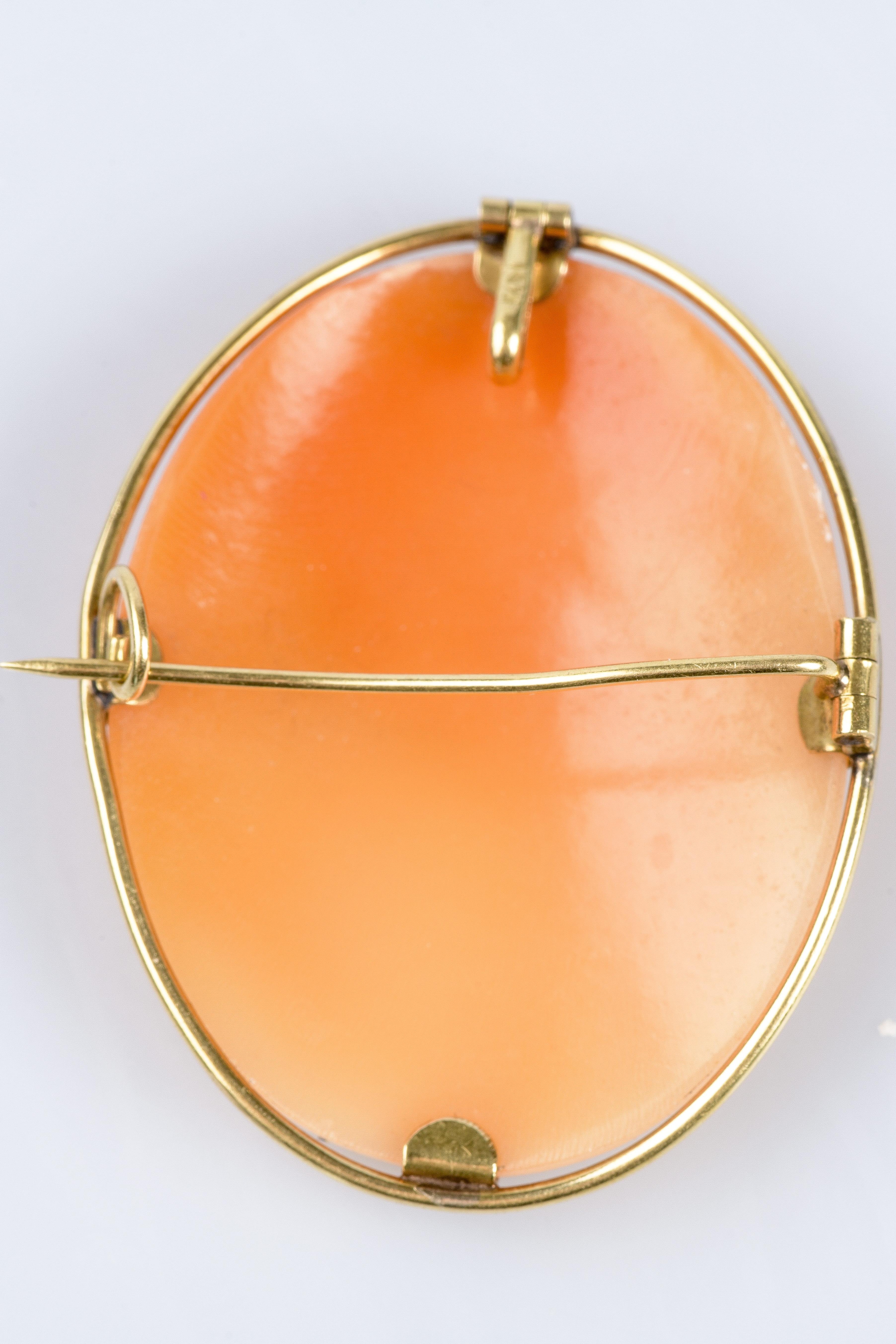 Vintage brooch in 18 carat yellow gold decorated with a cameo 7
