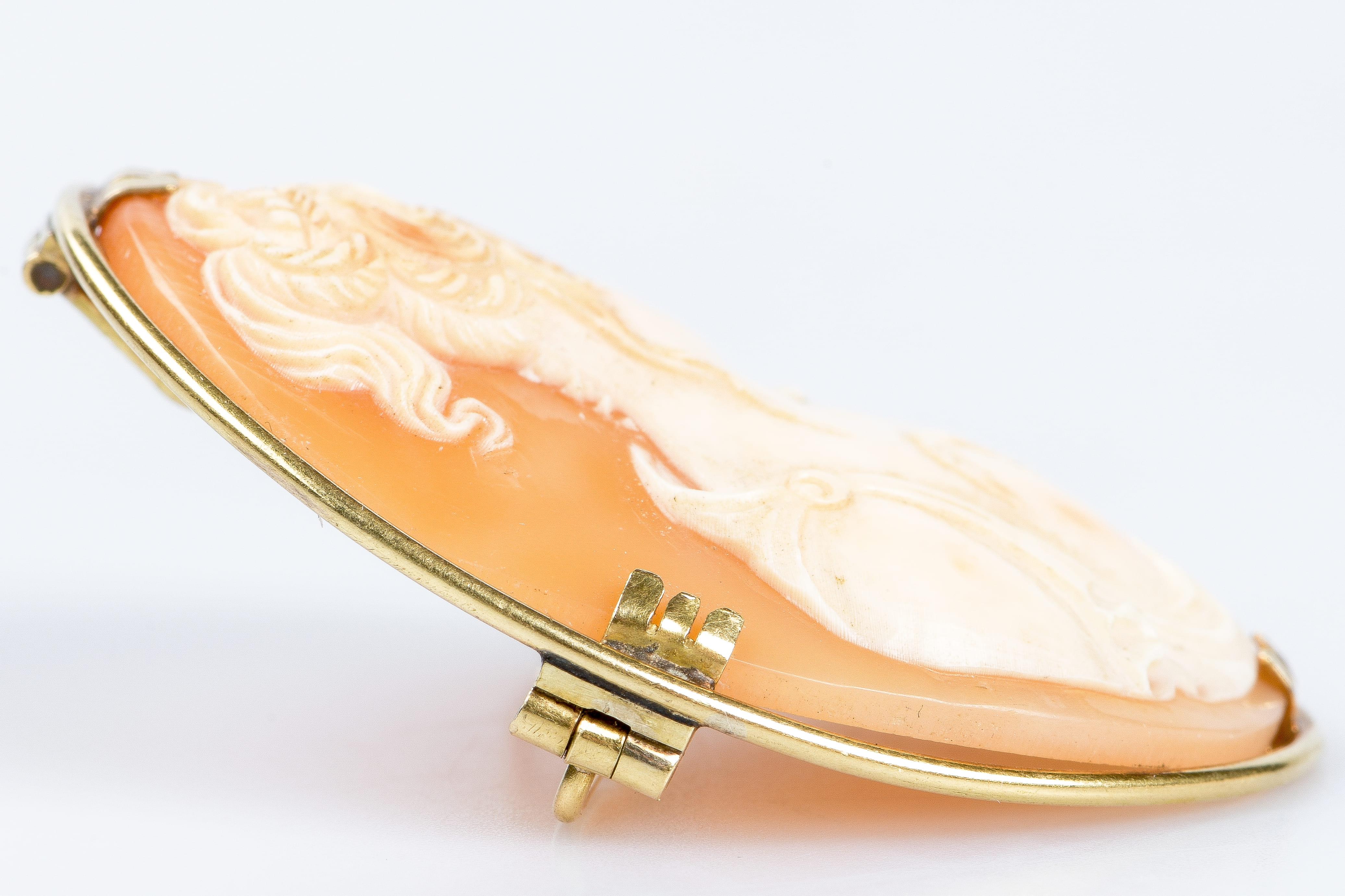 Vintage brooch in 18 carat yellow gold decorated with a cameo 4