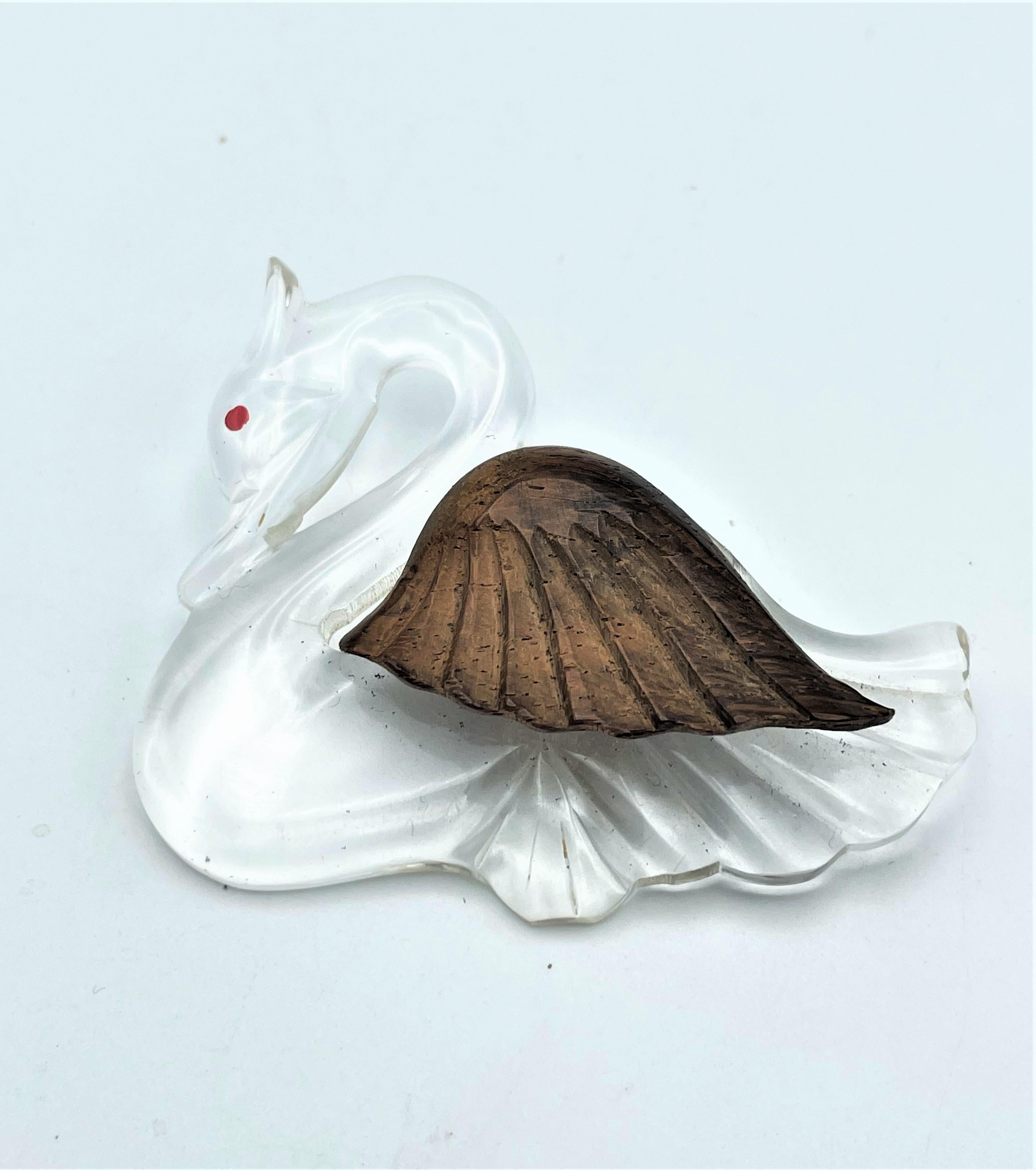 Vintage brooch in the shape of a swan made of clear Lucite and wooden wings 1940 In Good Condition For Sale In Stuttgart, DE