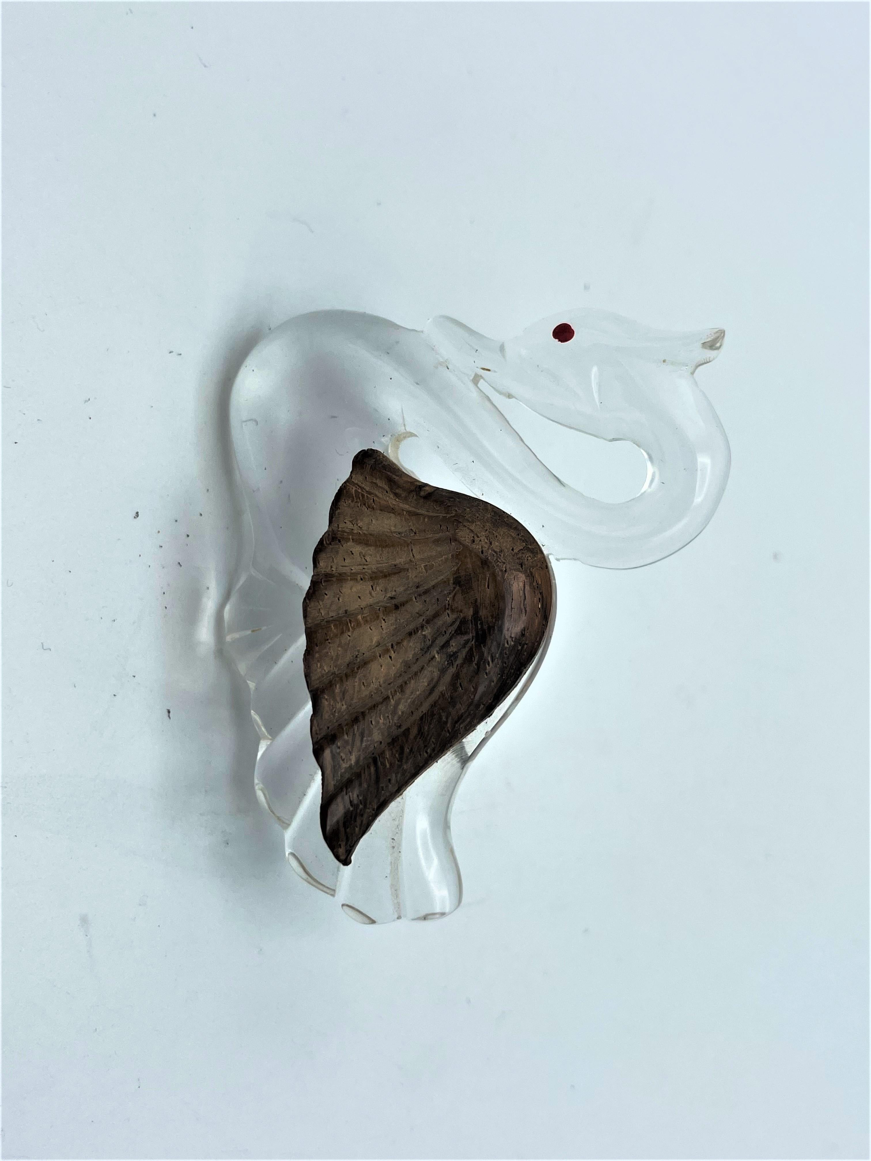 Vintage brooch in the shape of a swan made of clear Lucite and wooden wings 1940 For Sale 2
