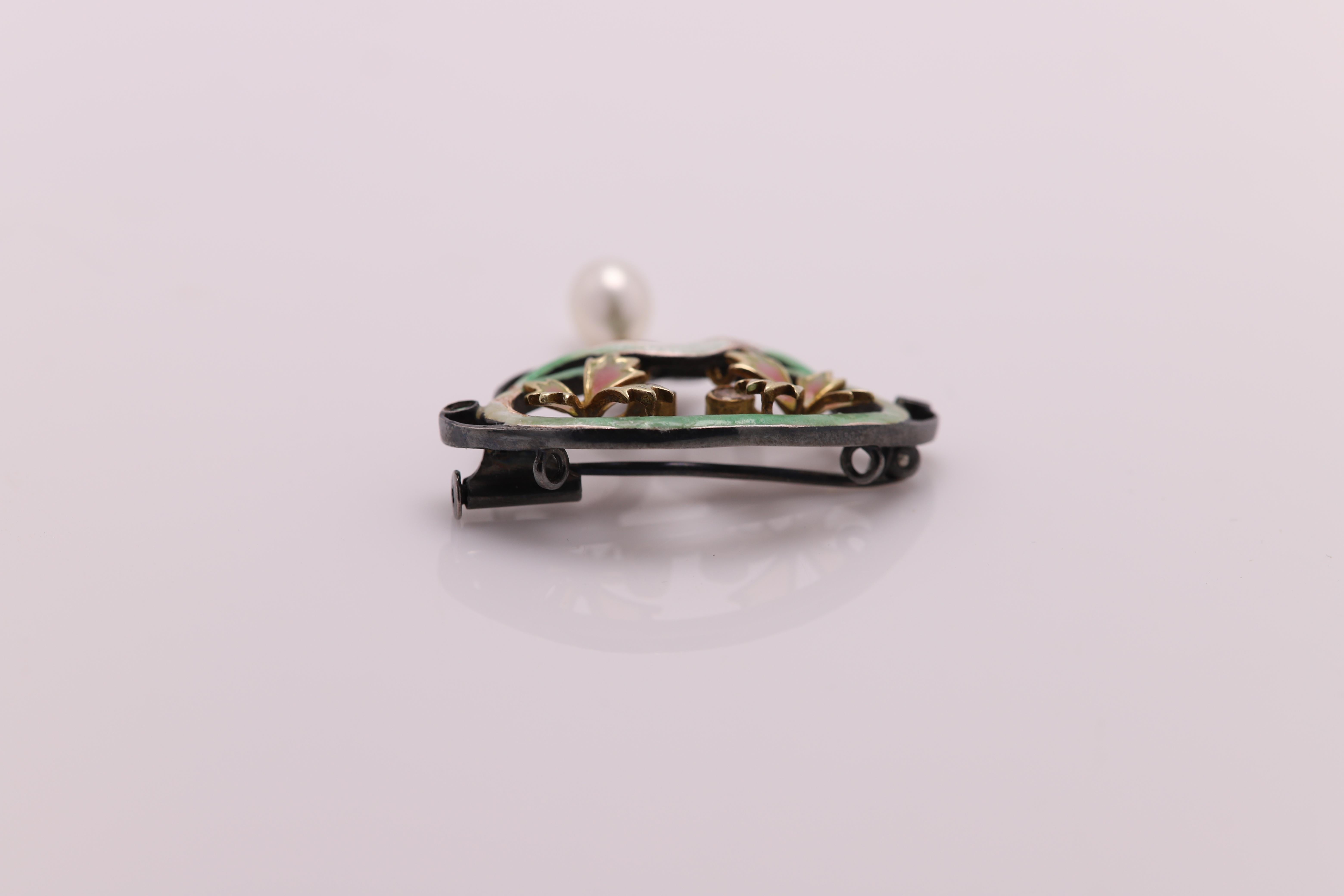Round Cut Vintage Brooch Pin Nouveau 1910 Enamel Necklace Sterling Silver and 18 Karat For Sale