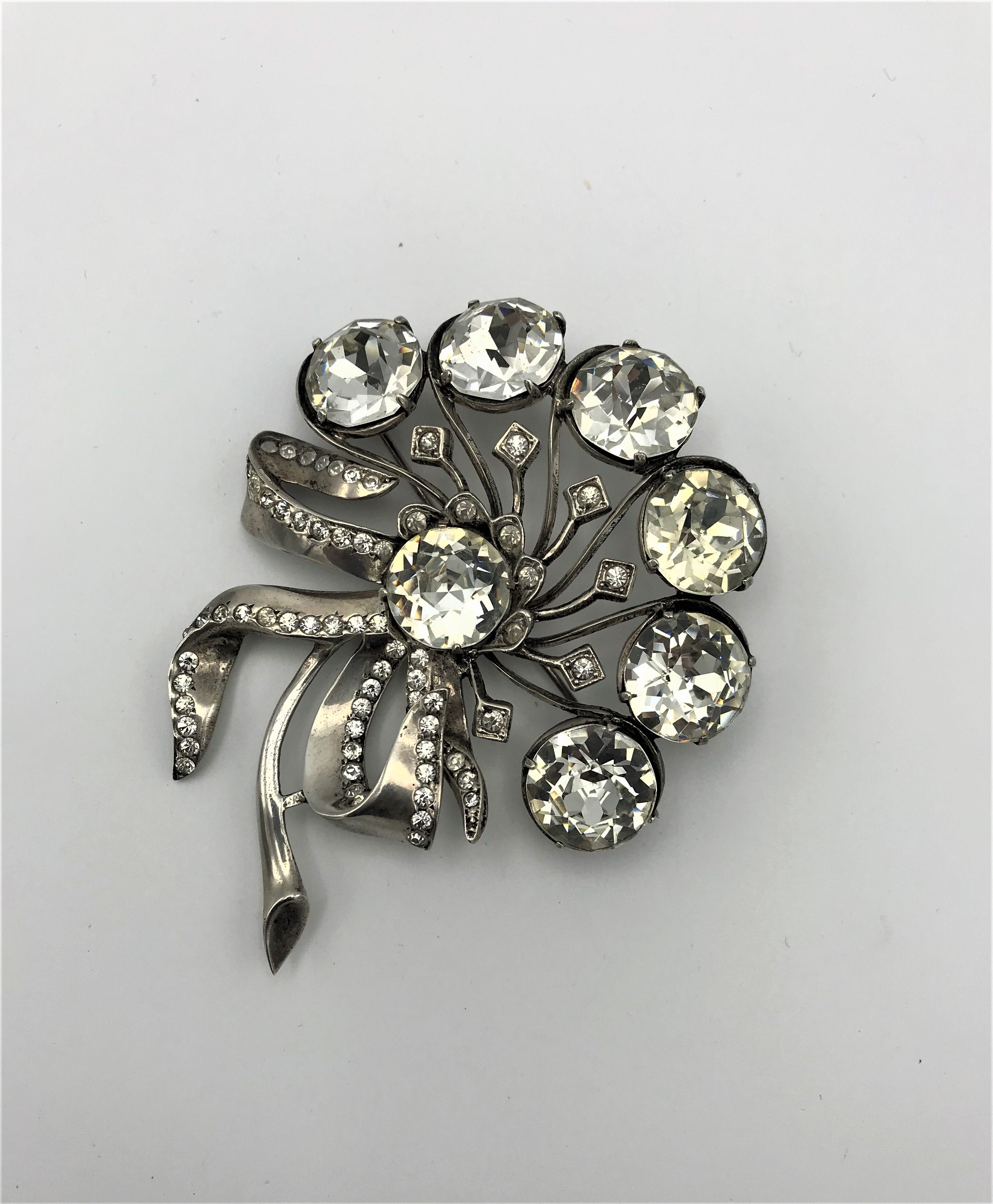 Arts and Crafts EISENBERG ORIGINAL stylized floral Sterling brooch with larg rhinstones 1940s US For Sale