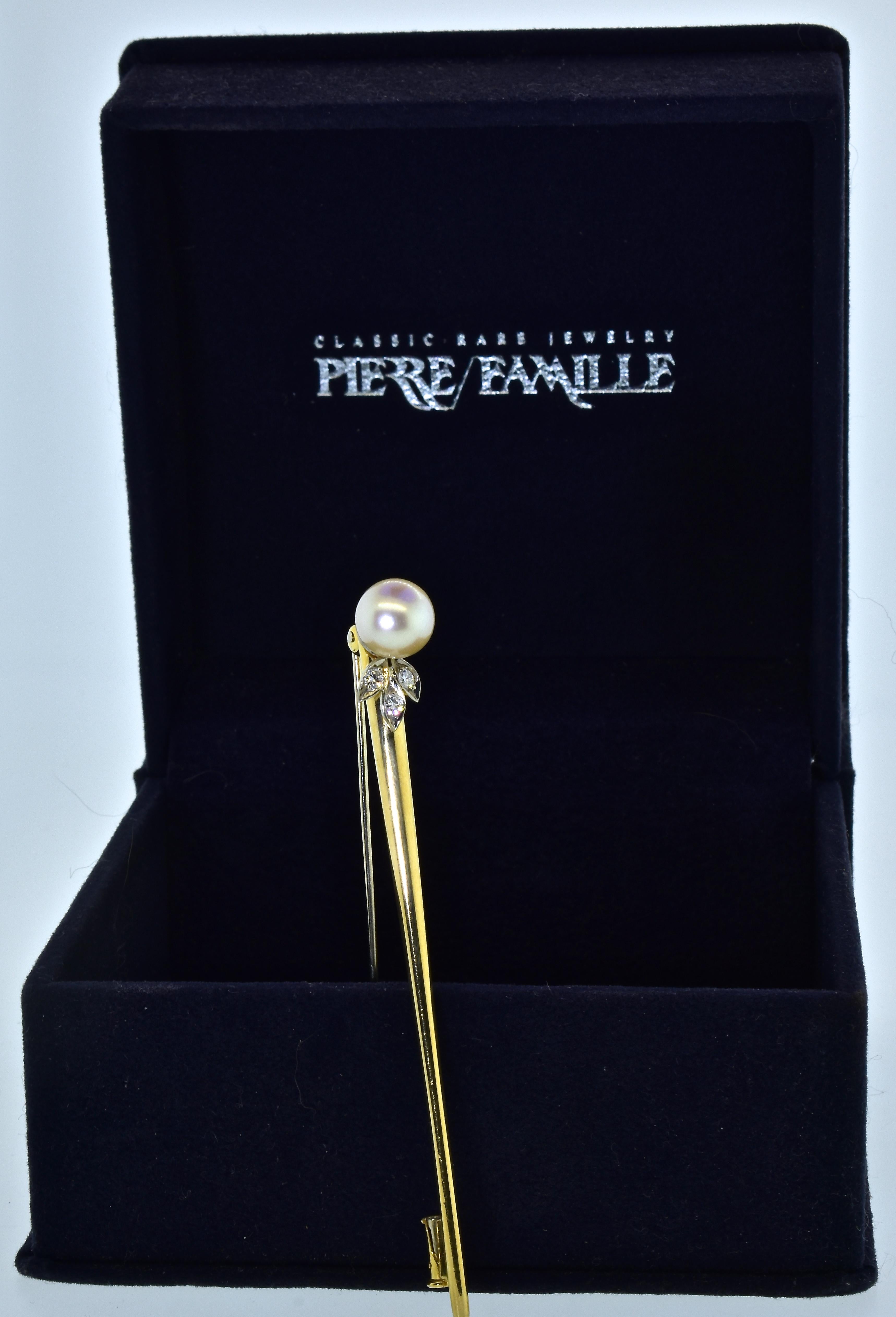 Vintage Brooch with Diamonds and a Large Pearl For Sale 1