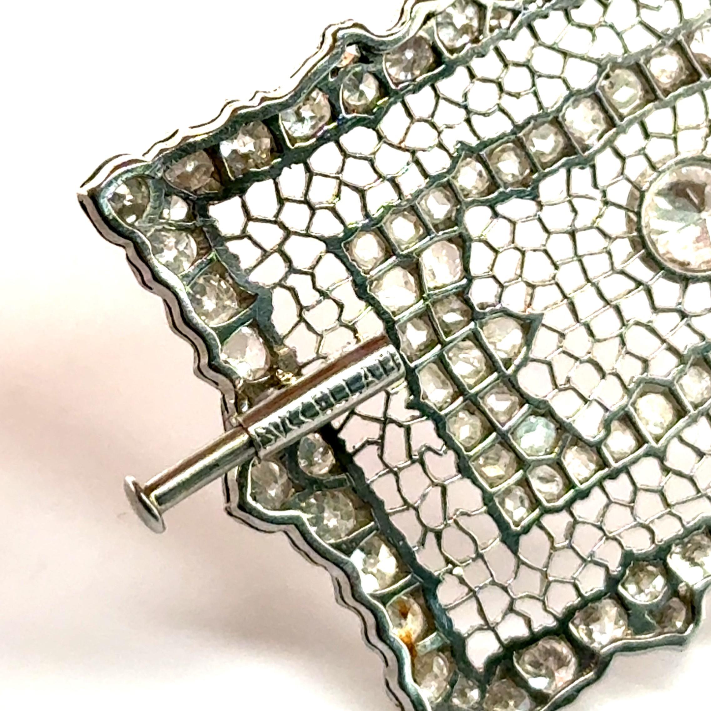 Vintage Brooch with Diamonds in Platinum by Buccellati For Sale 2