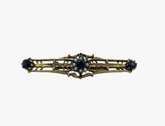 Vintage brooch with garnet and pearls