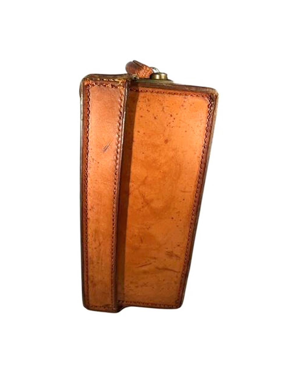 Vintage By. Set de voyage pour cocktails en argent et en verre dans un étui en cuir en vente 1