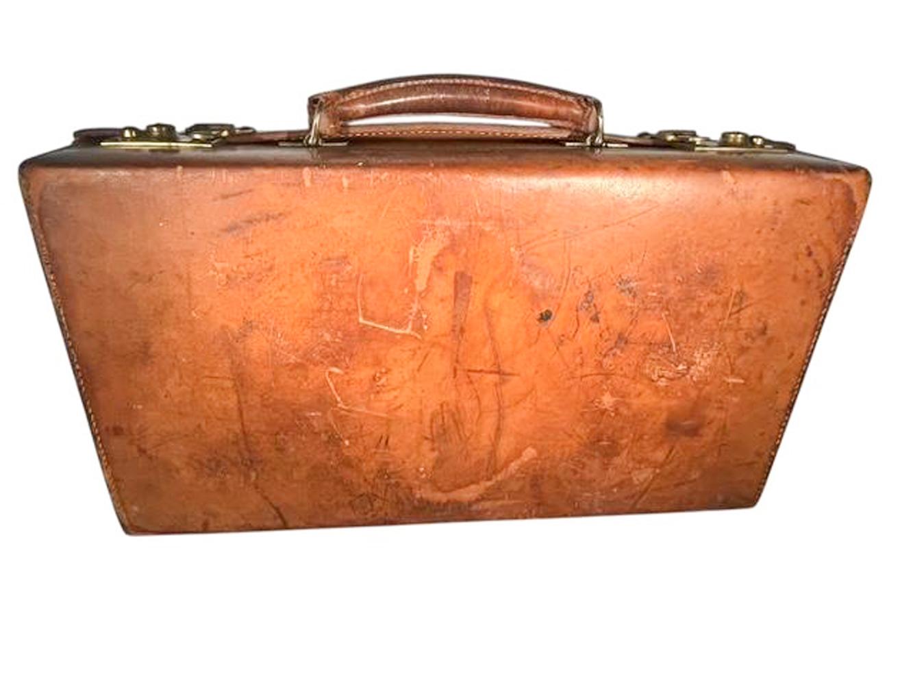 Vintage By. Set de voyage pour cocktails en argent et en verre dans un étui en cuir en vente 2