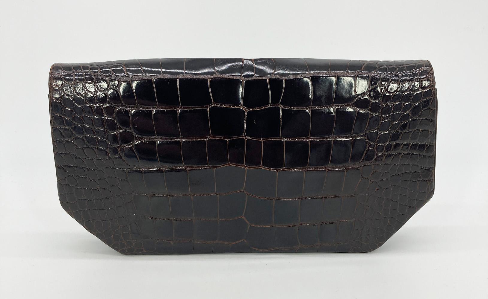 Judith Leiber Brown Alligator Clutch In Excellent Condition For Sale In Philadelphia, PA