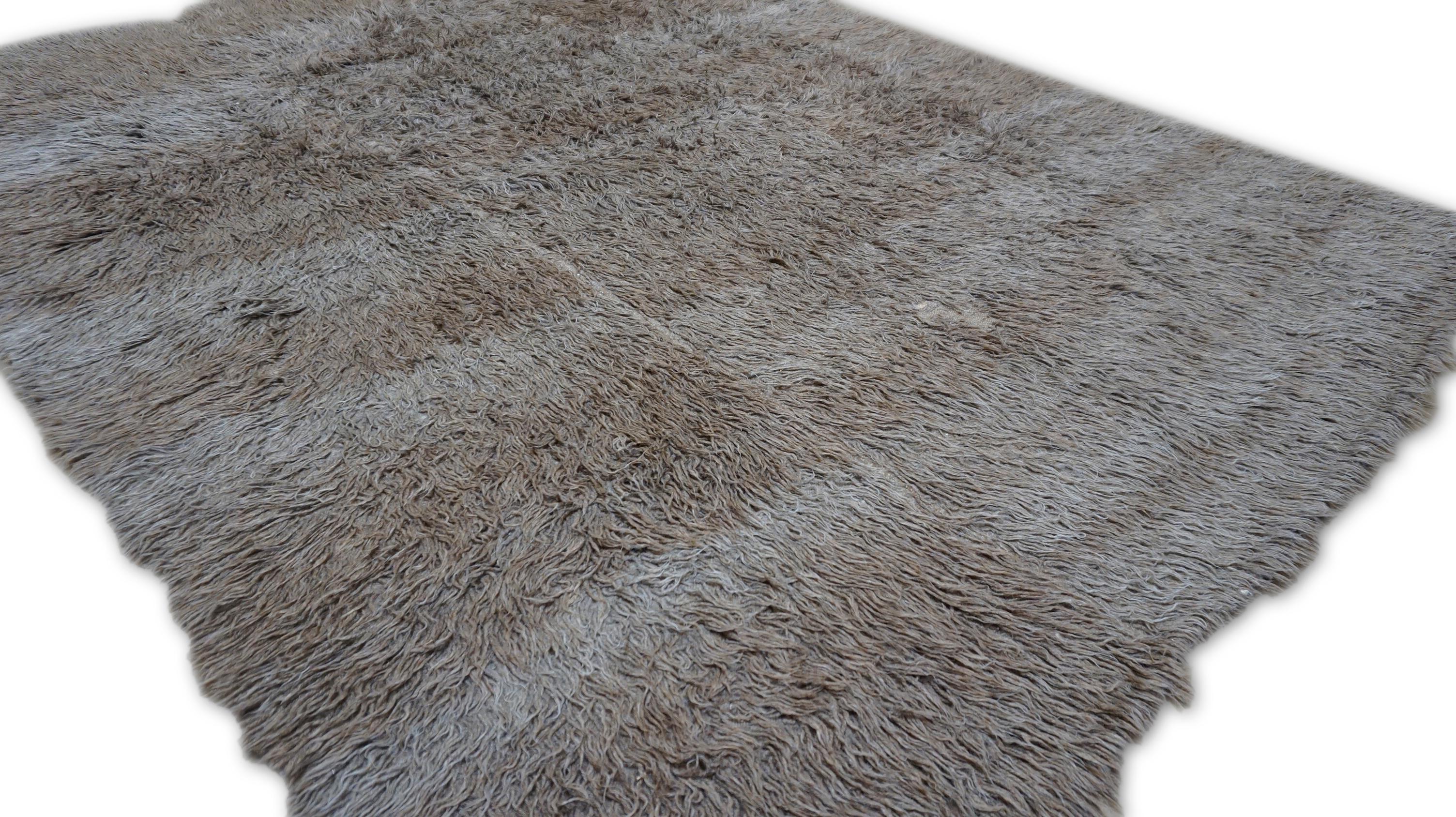 Vintage Brown und Gray Tulu Decke Shag Teppich 8'1''x10'1'' (Moderne der Mitte des Jahrhunderts) im Angebot