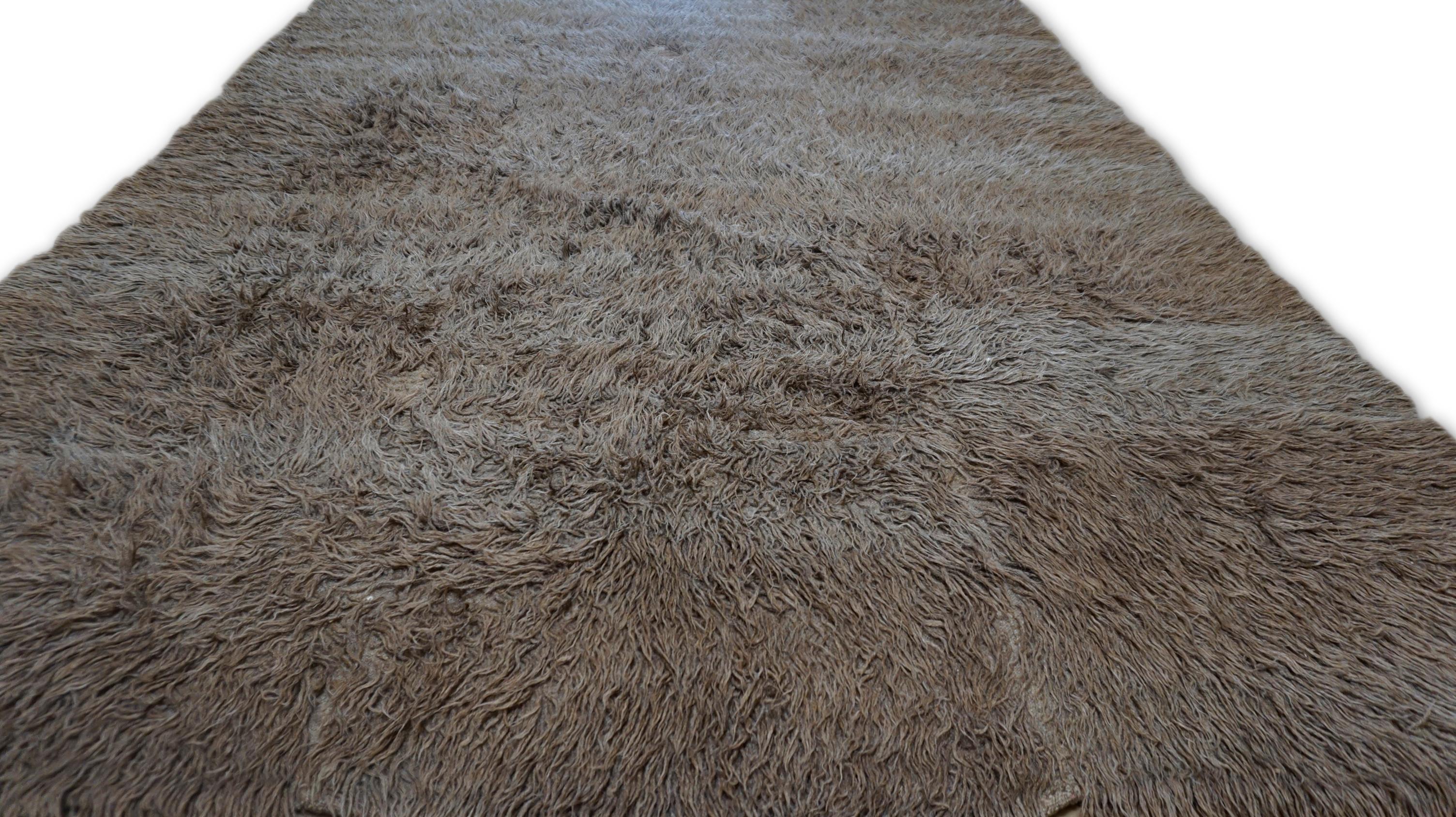 Vintage Brown und Gray Tulu Decke Shag Teppich 8'1''x10'1'' (Handgewebt) im Angebot
