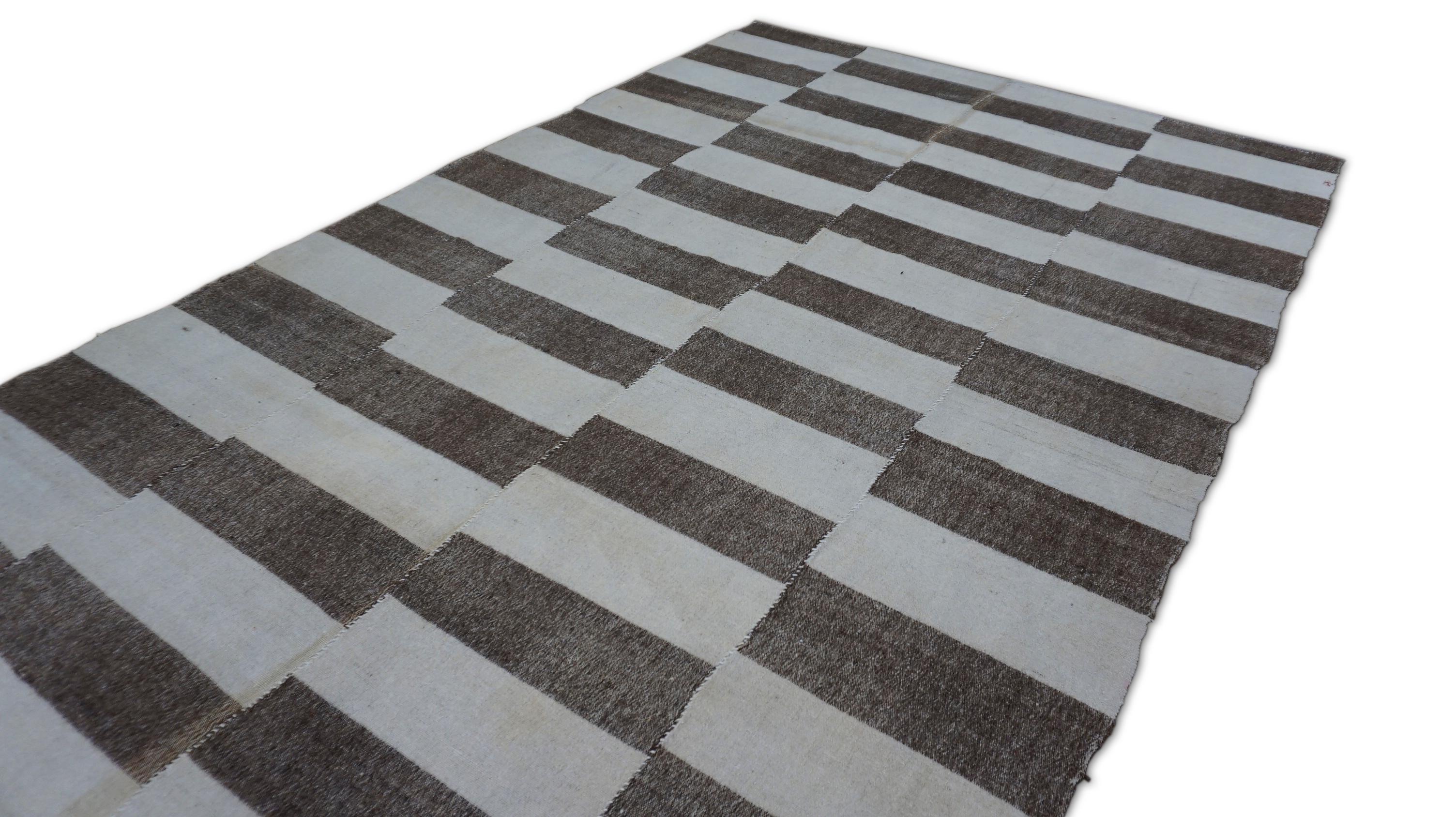 Vintage  Brown and Ivory Wool Kilim 5'6''x8'8'' For Sale 1