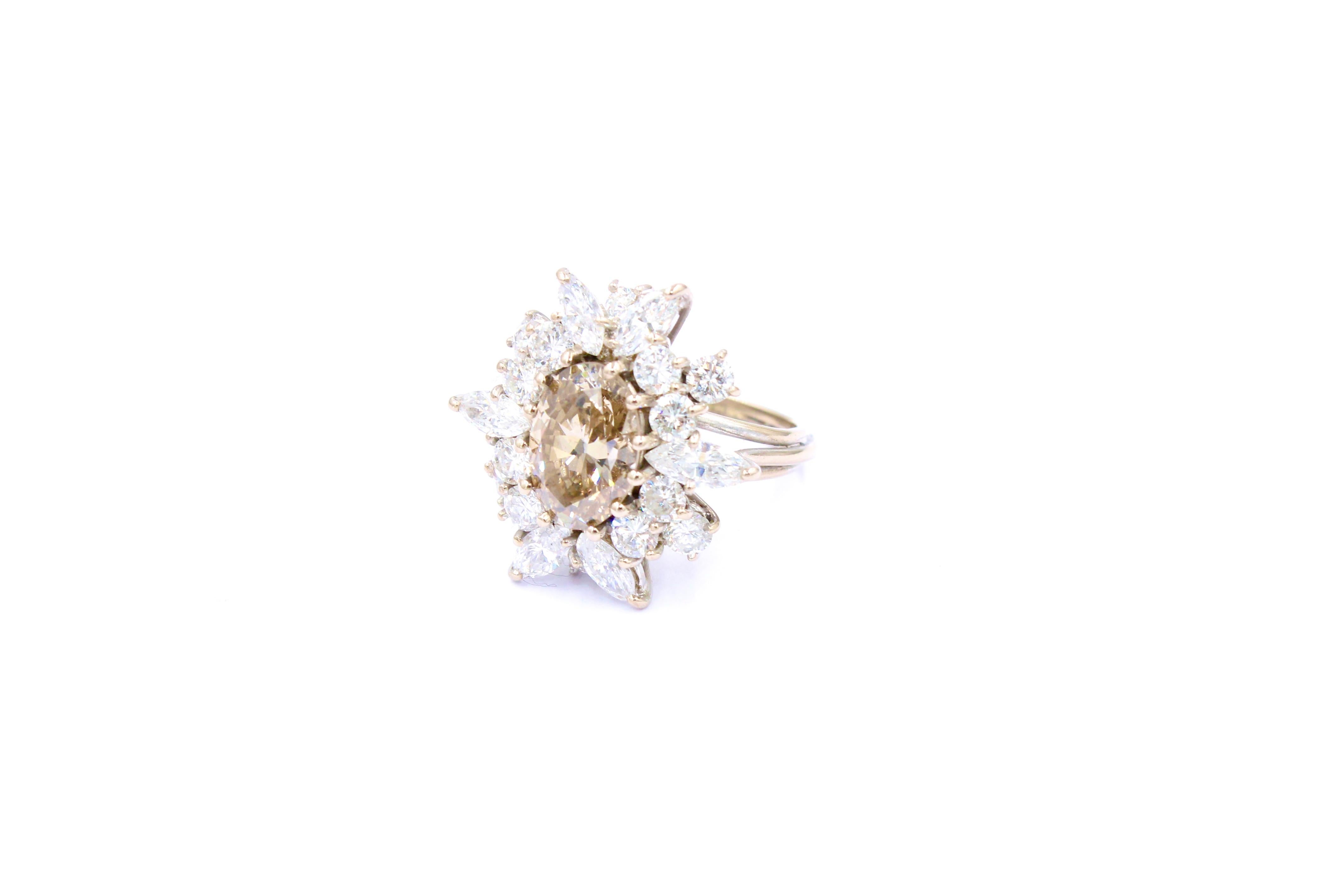 VINTAGE BROWN AND WHITE DIAMOND RING (4, 12 Carats) In Excellent Condition For Sale In Uccle, BE