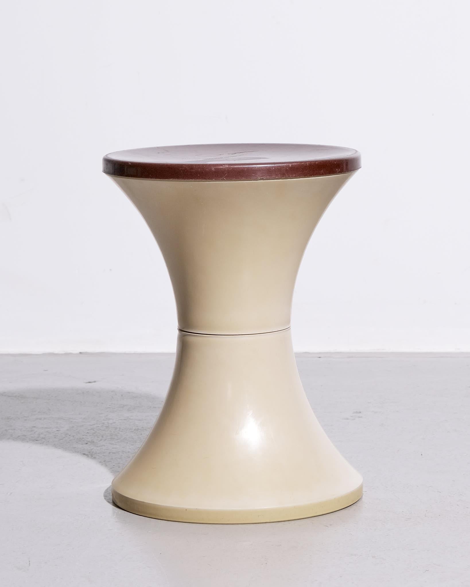 Français Tabouret/table d'appoint A.I C C Brown et blanc c.1960s en vente