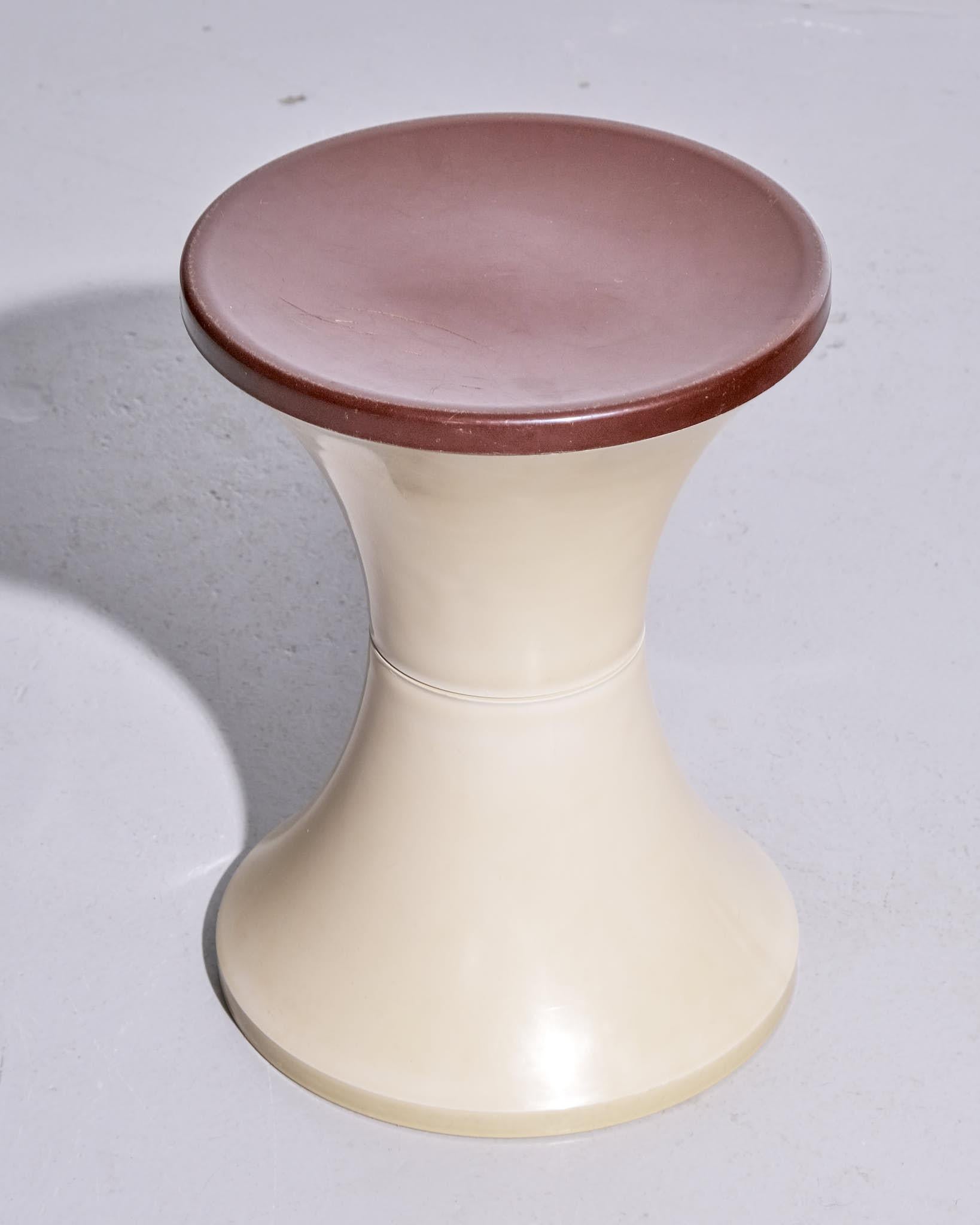 Milieu du XXe siècle Tabouret/table d'appoint A.I C C Brown et blanc c.1960s en vente
