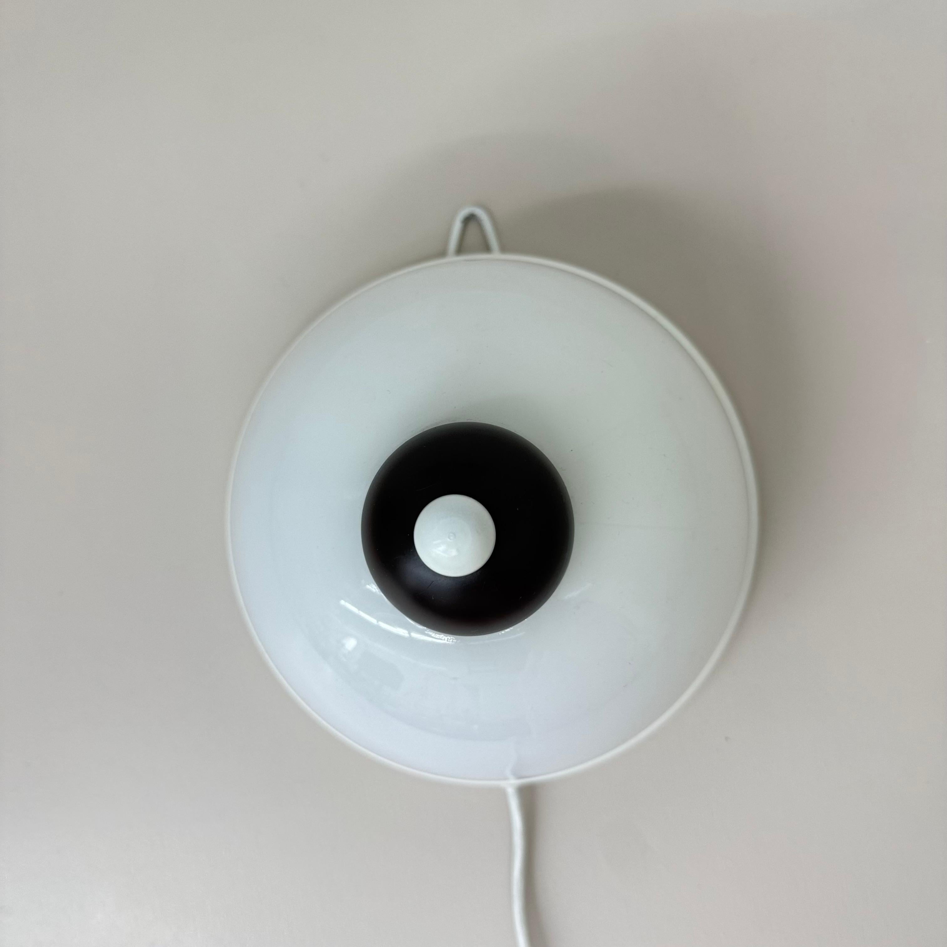 Fin du 20e siècle Applique murale vintage marron et blanc, 1970 en vente